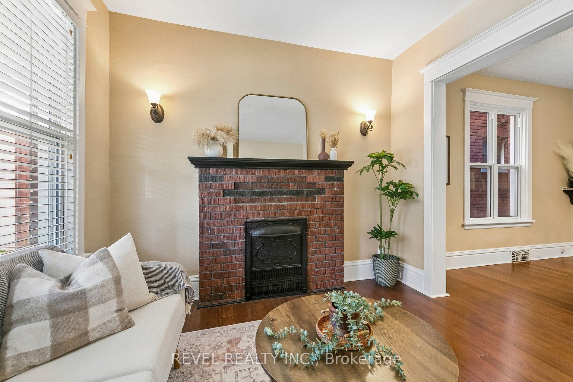 36 Holton Avenue N Property Photo 12
