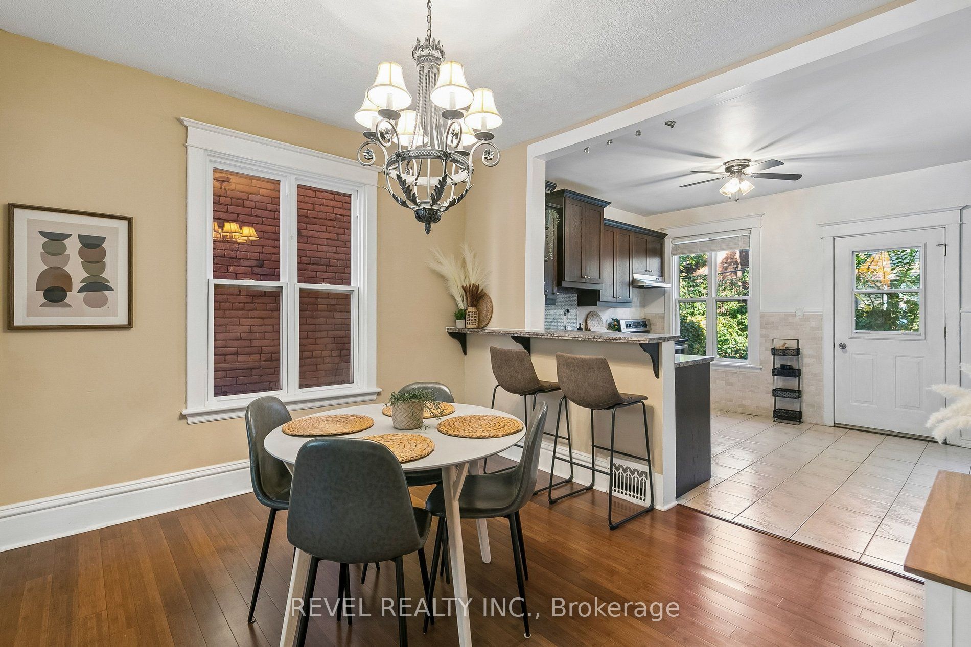 36 Holton Avenue N Property Photo 13