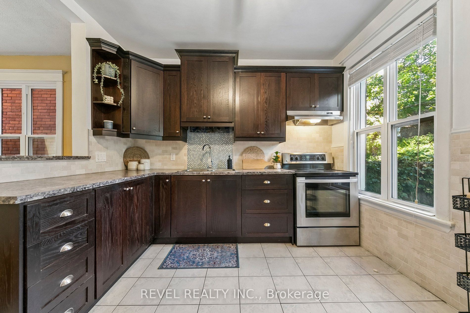 36 Holton Avenue N Property Photo 18