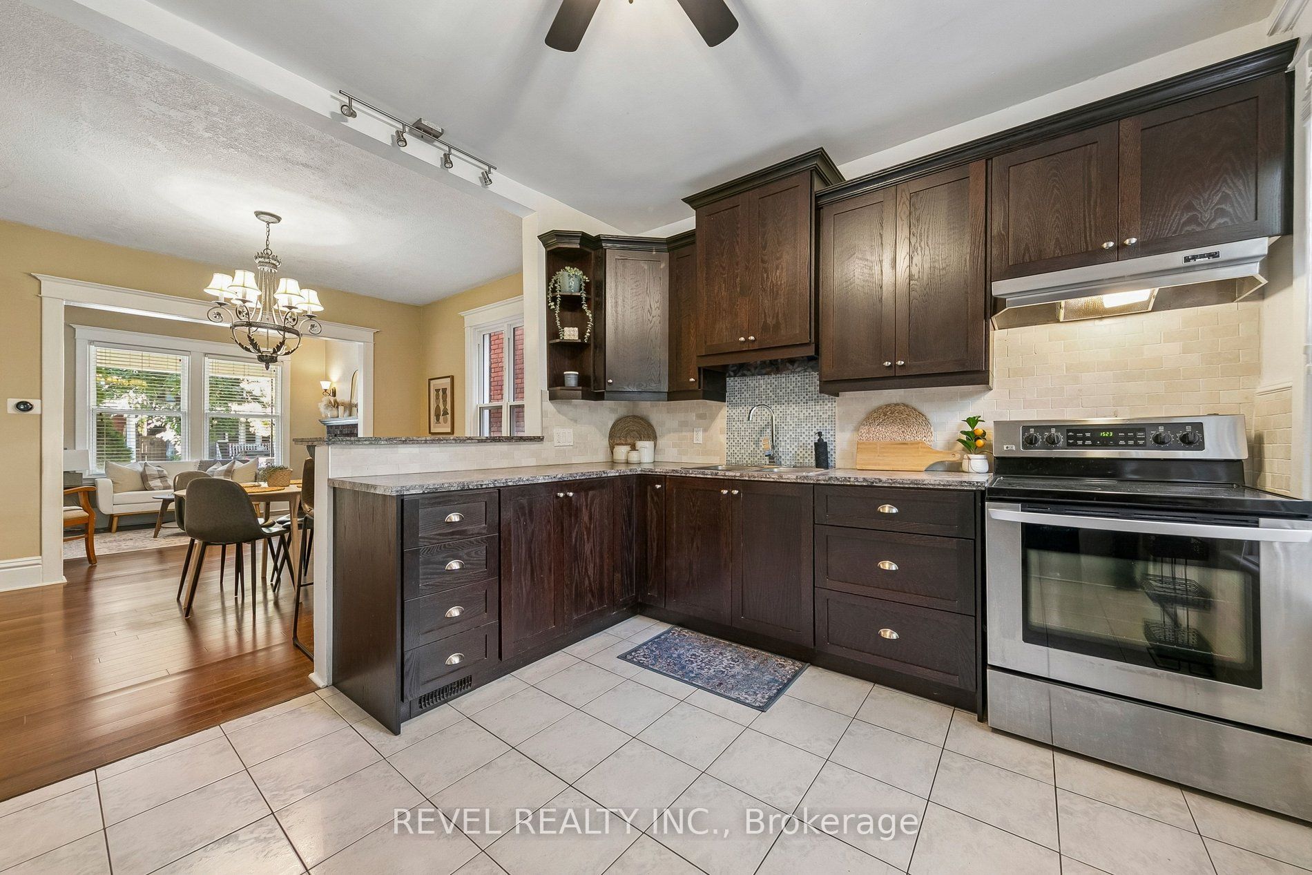 36 Holton Avenue N Property Photo 19