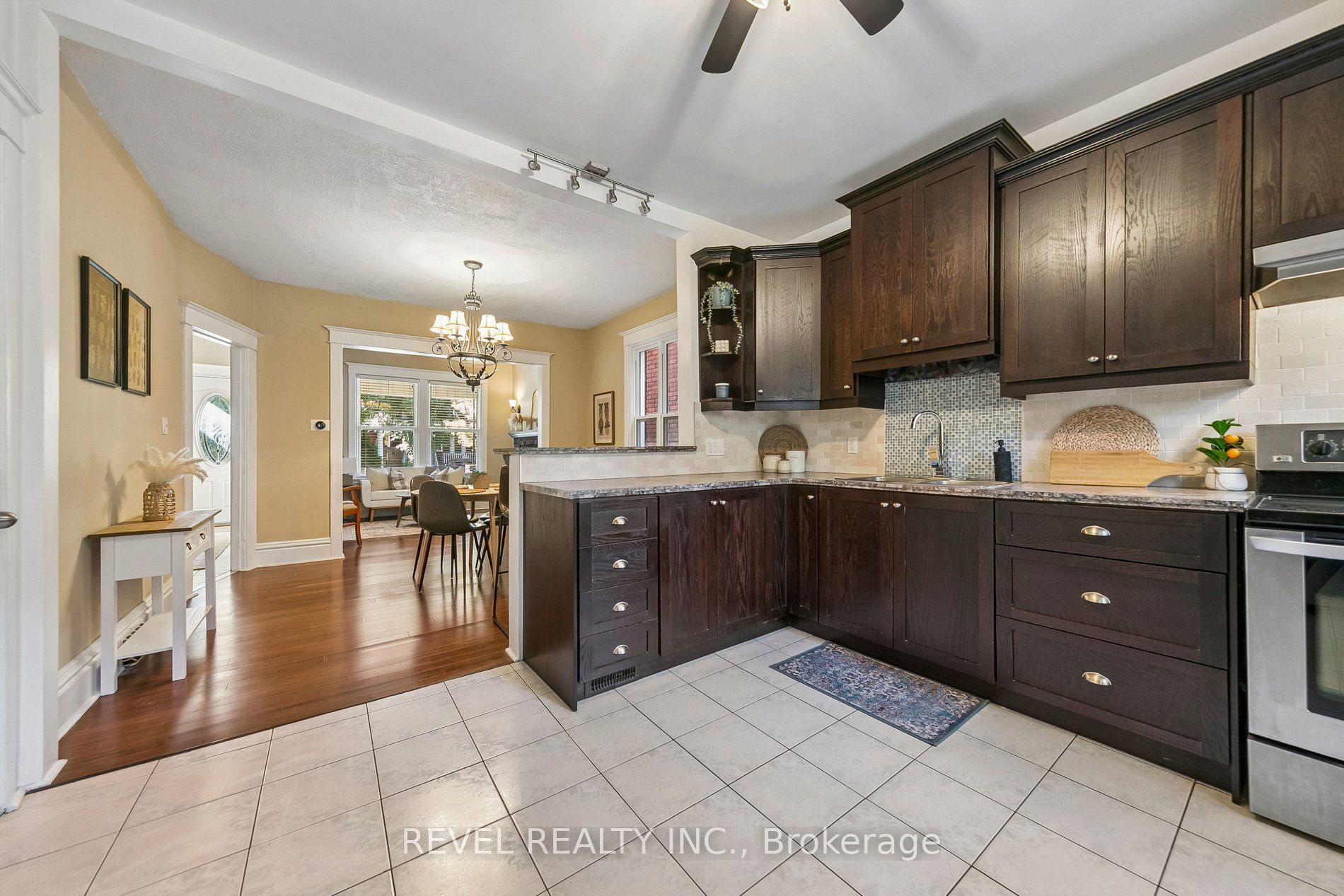 36 Holton Avenue N Property Photo 20