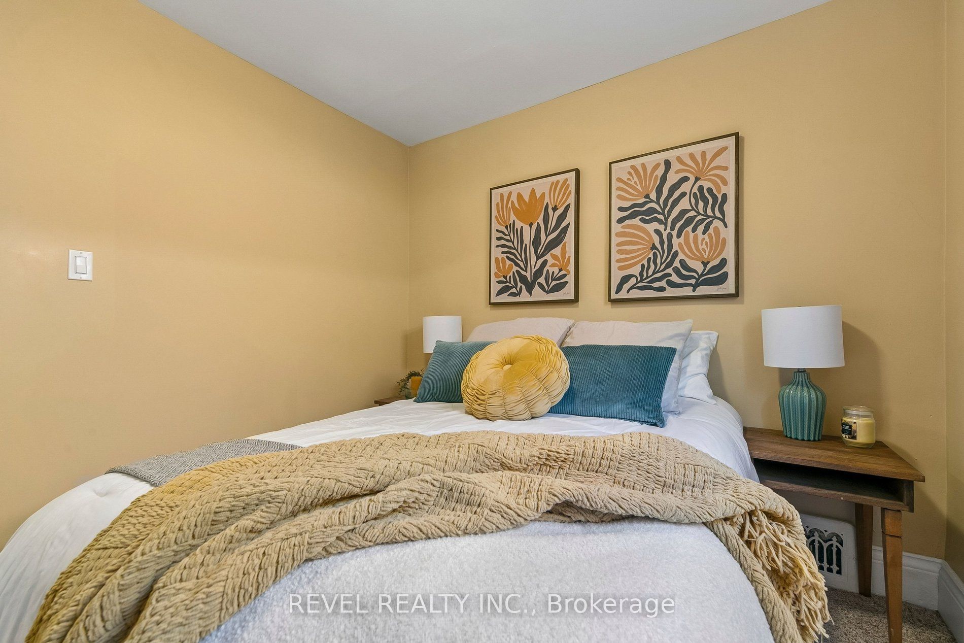 36 Holton Avenue N Property Photo 28