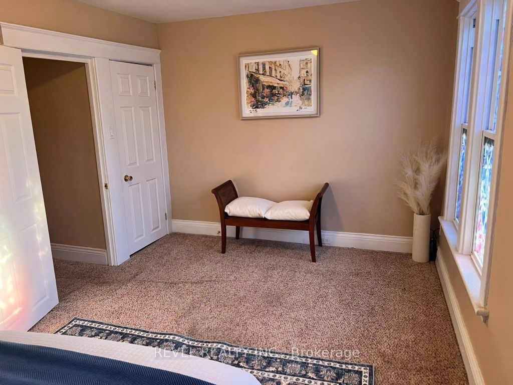 36 Holton Avenue N Property Photo 33