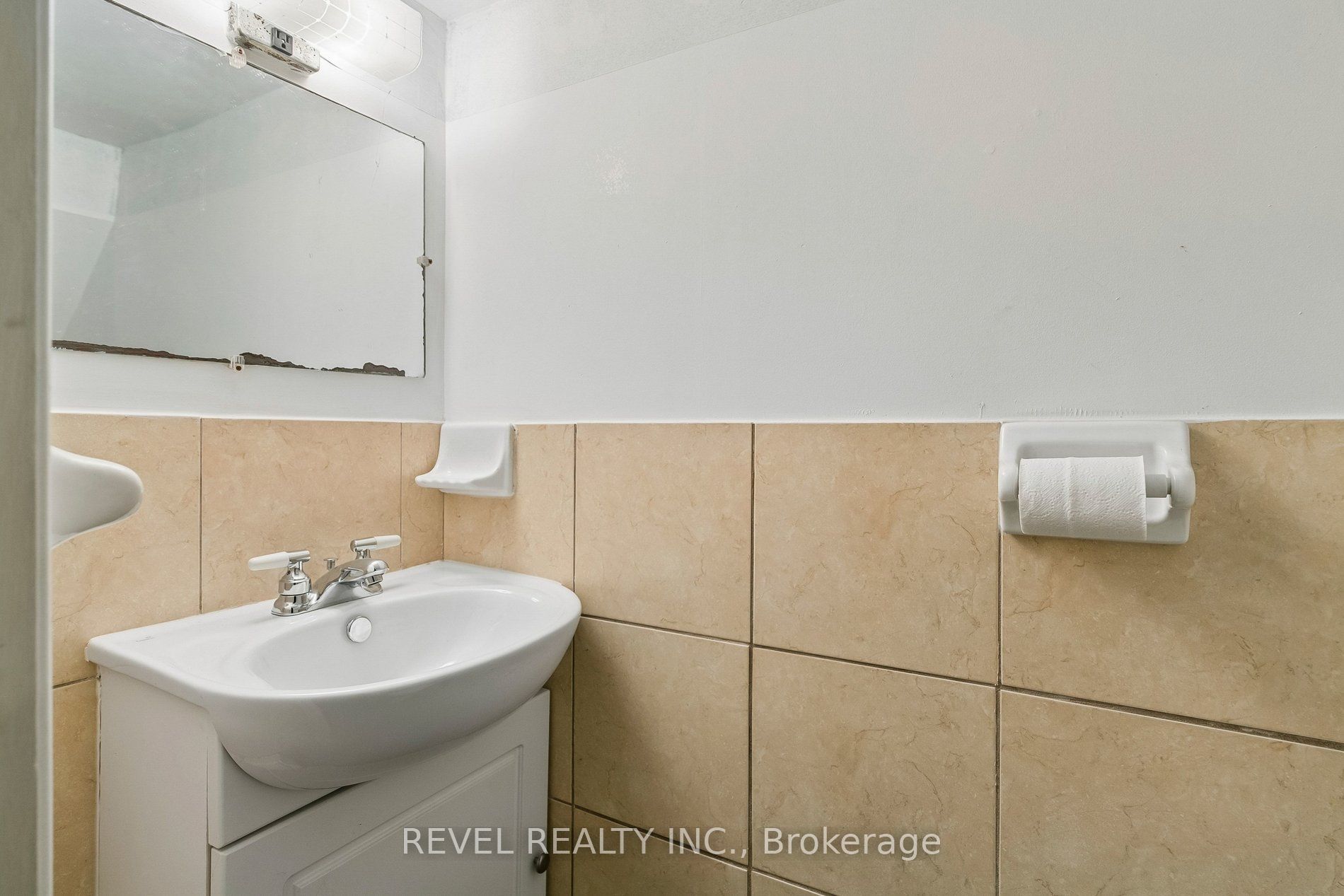 36 Holton Avenue N Property Photo 40