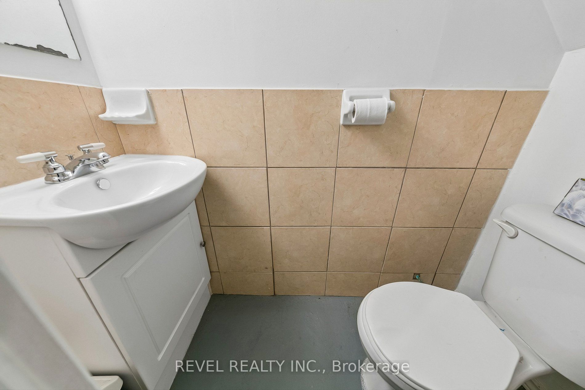 36 Holton Avenue N Property Photo 41