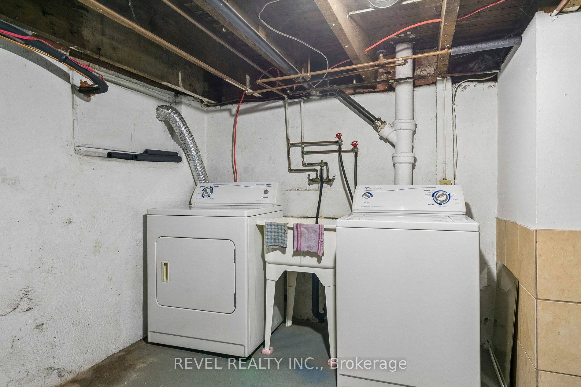 36 Holton Avenue N Property Photo 42