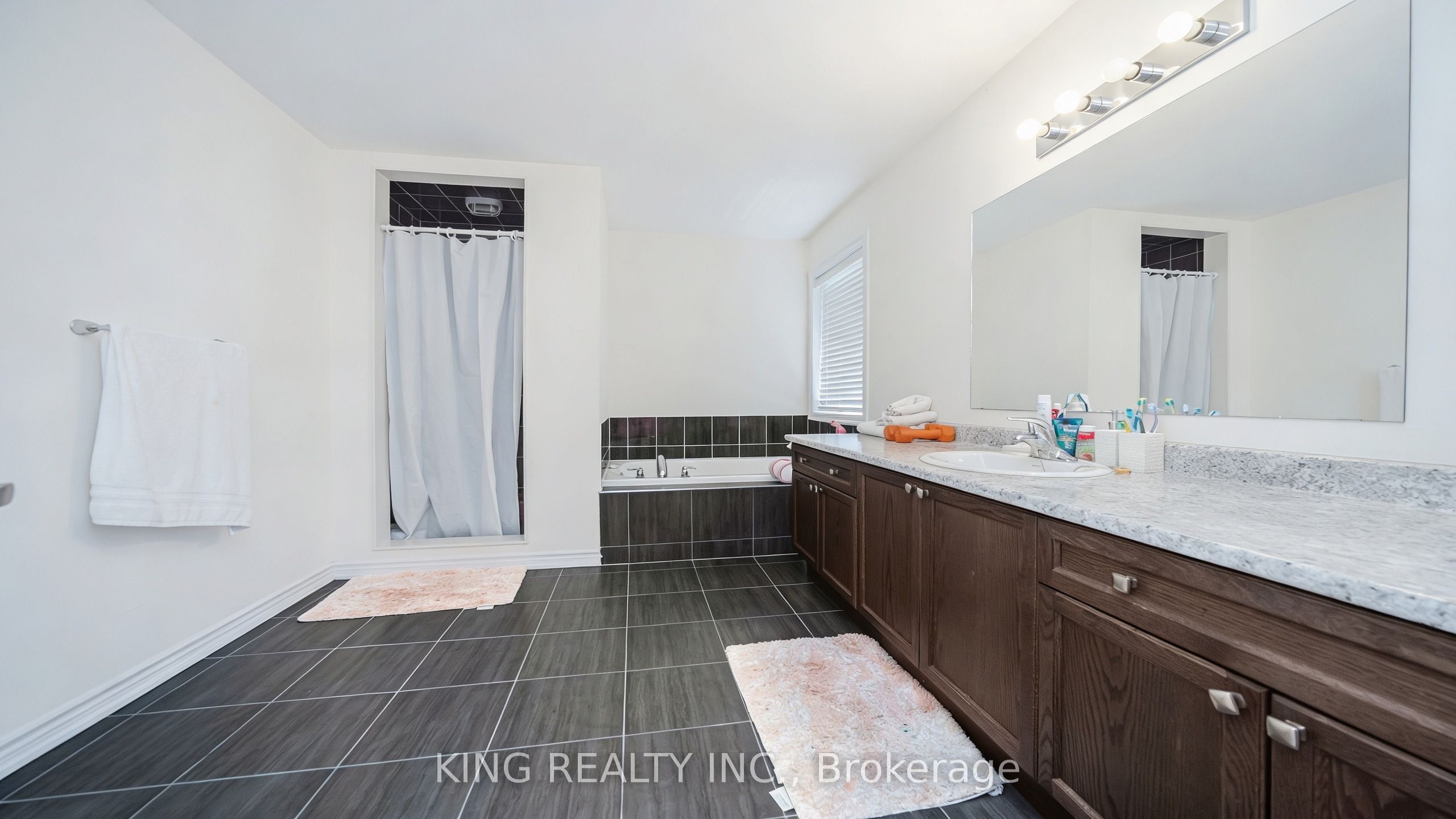 7 Todd Crescent Property Photo 28