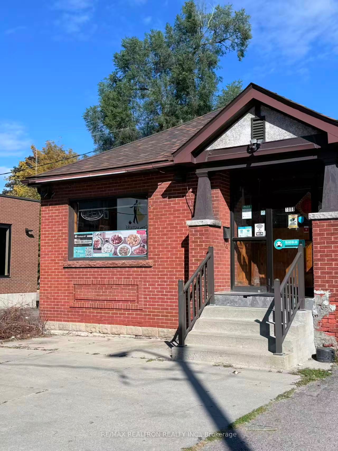 1088 Main Street W