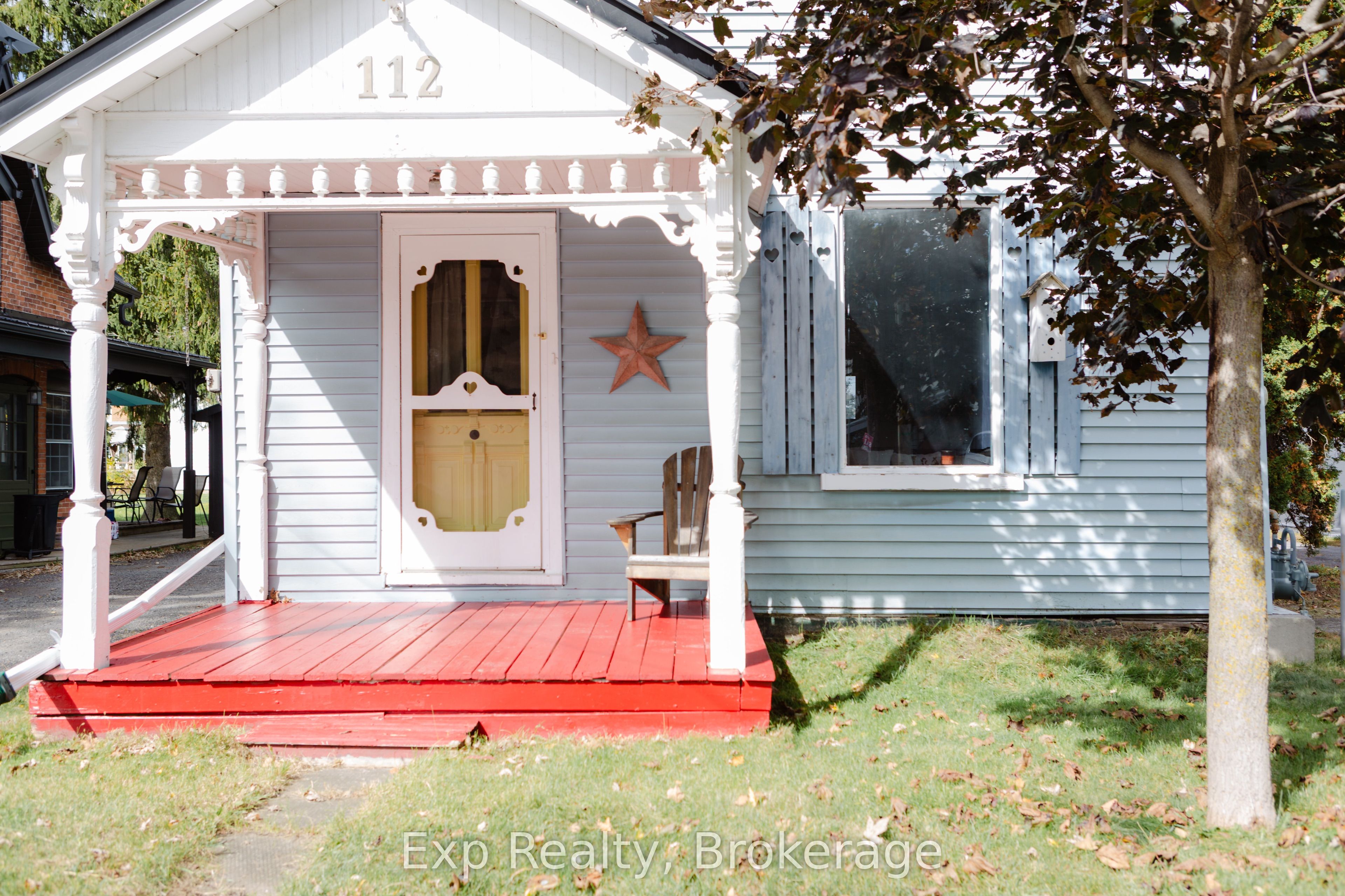 112 Front Street W Property Photo 2