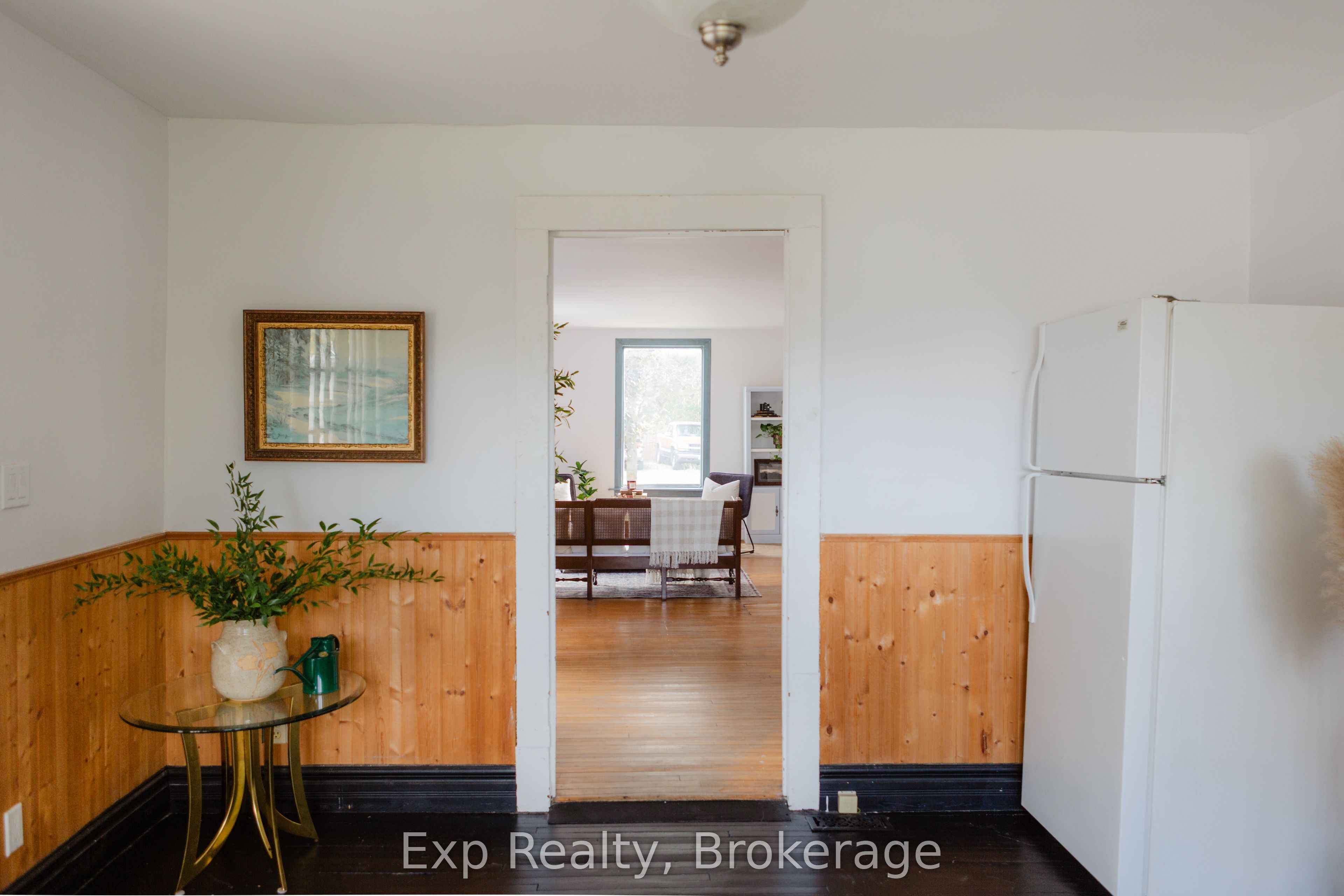 112 Front Street W Property Photo 13