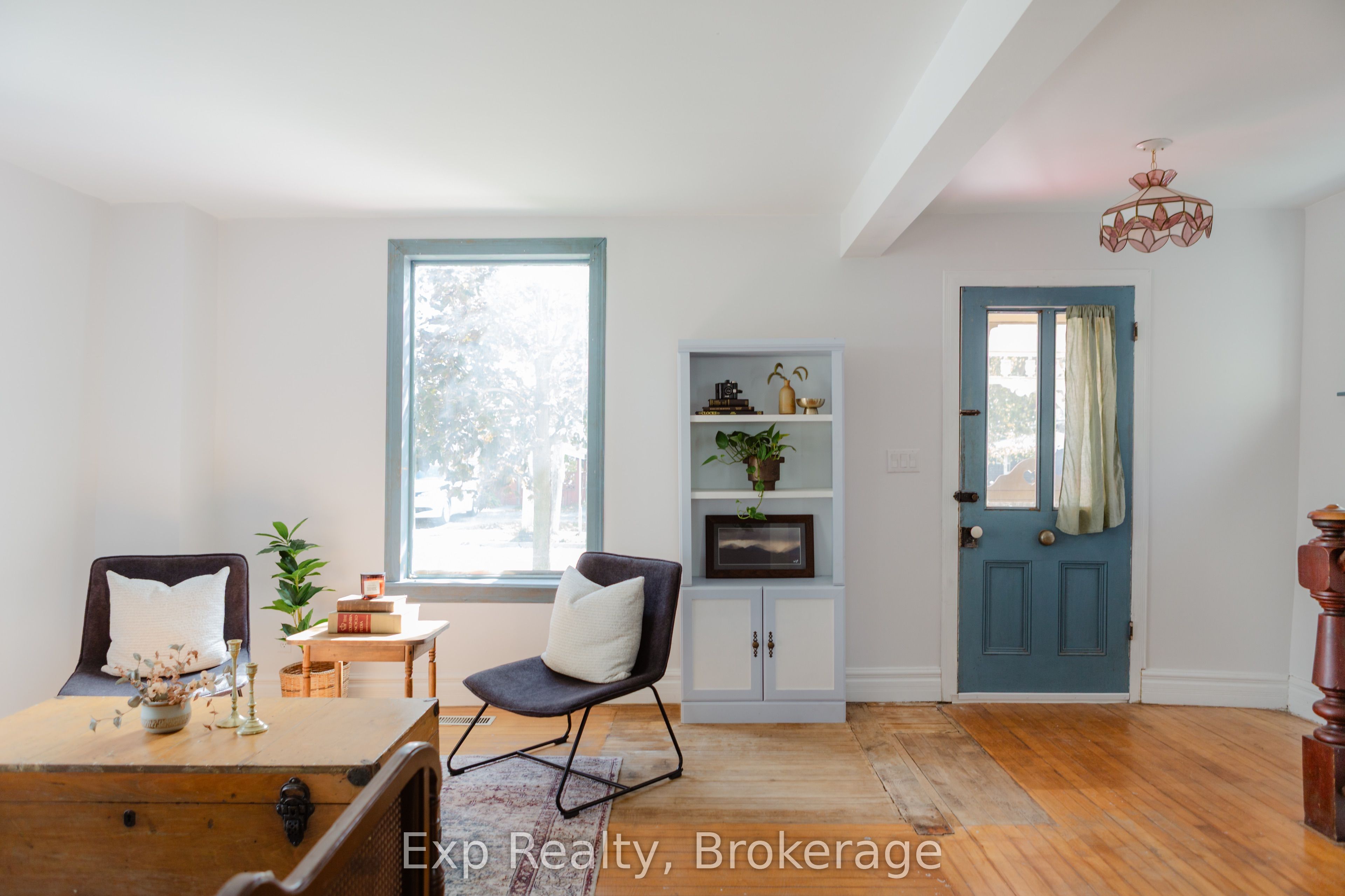 112 Front Street W Property Photo 15