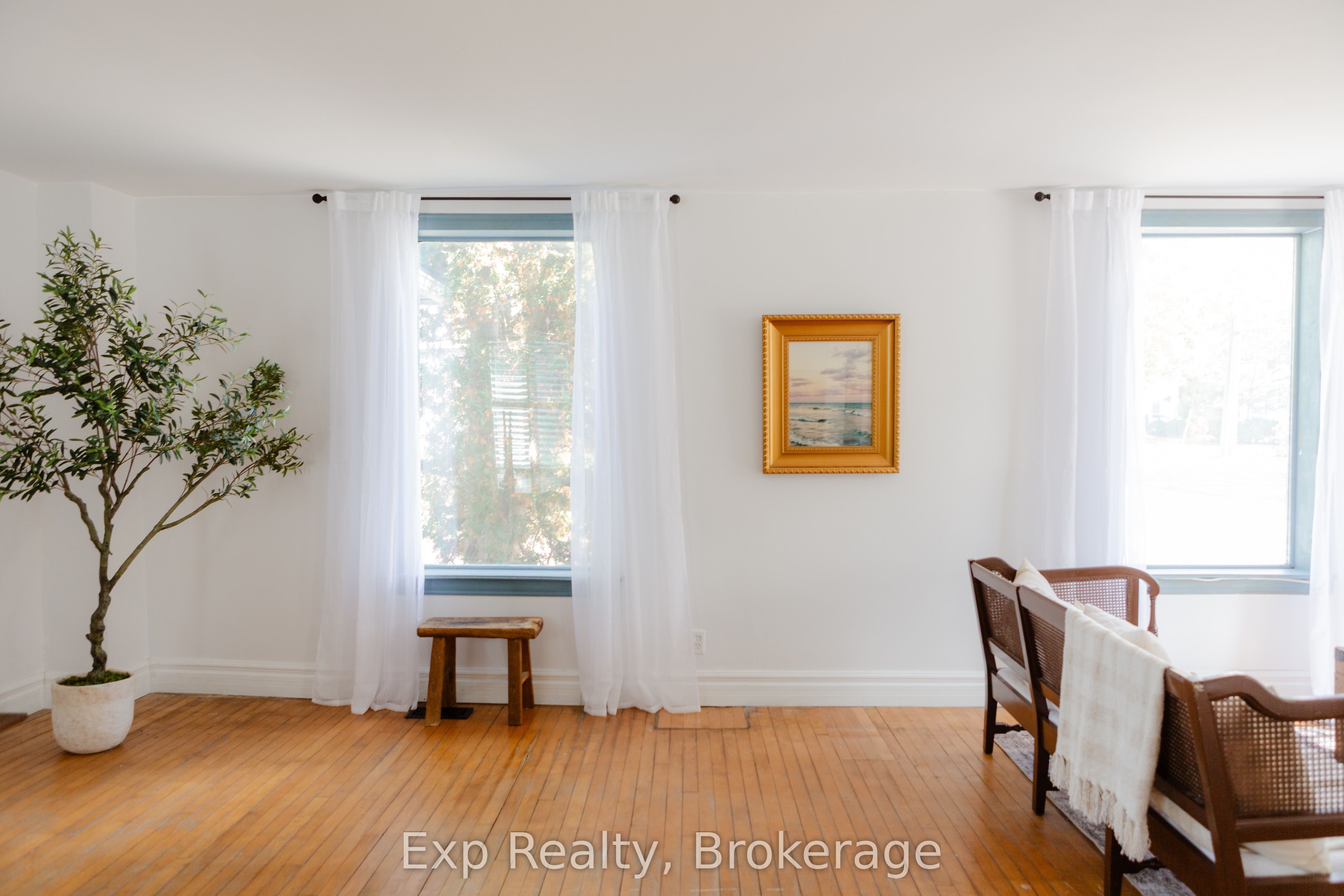 112 Front Street W Property Photo 19
