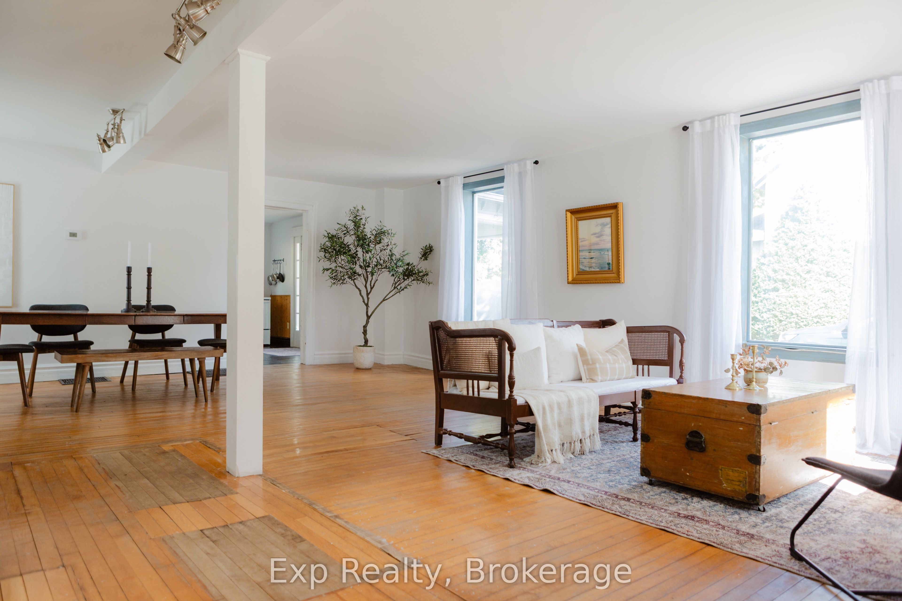 112 Front Street W Property Photo 20