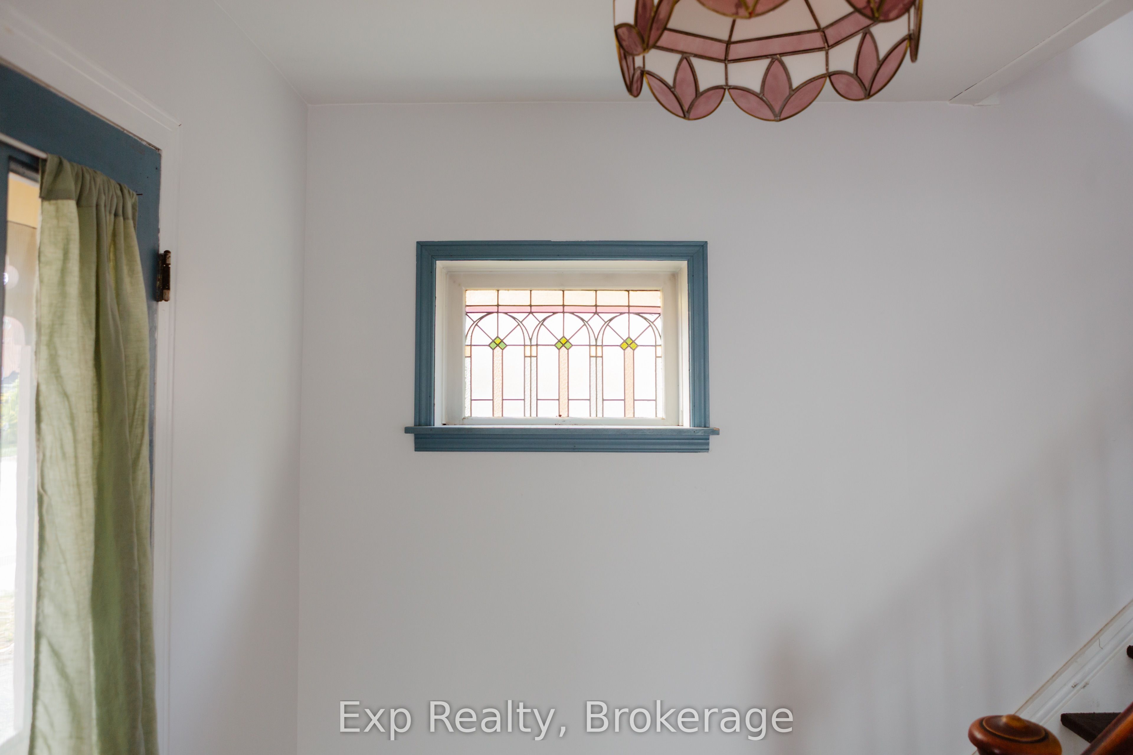 112 Front Street W Property Photo 23