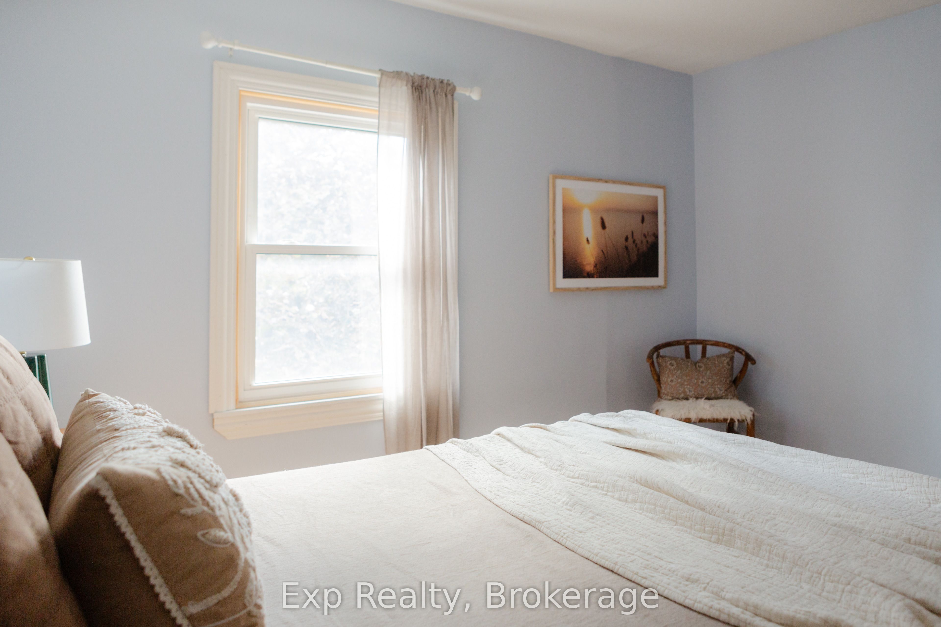 112 Front Street W Property Photo 28