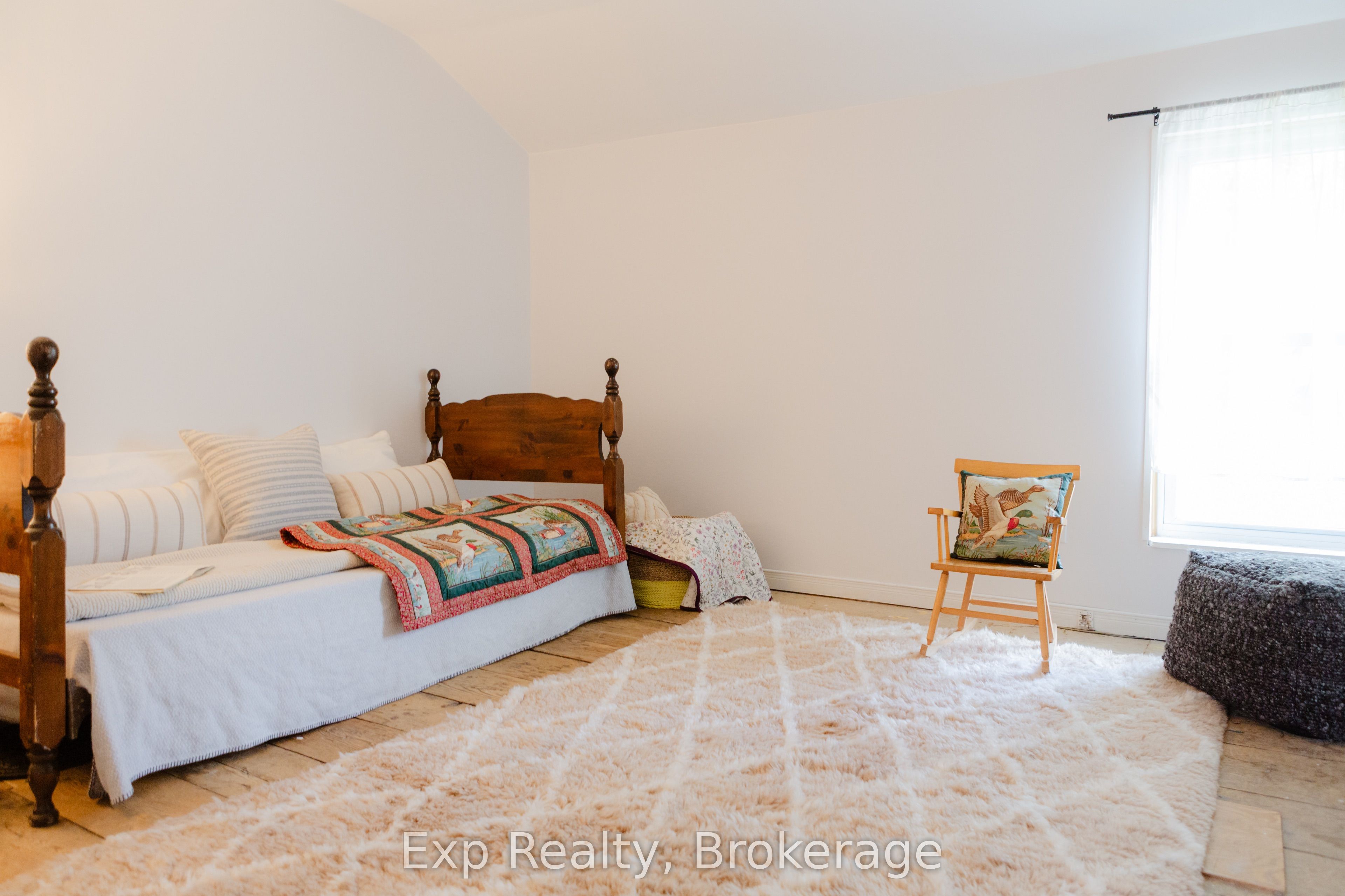 112 Front Street W Property Photo 29