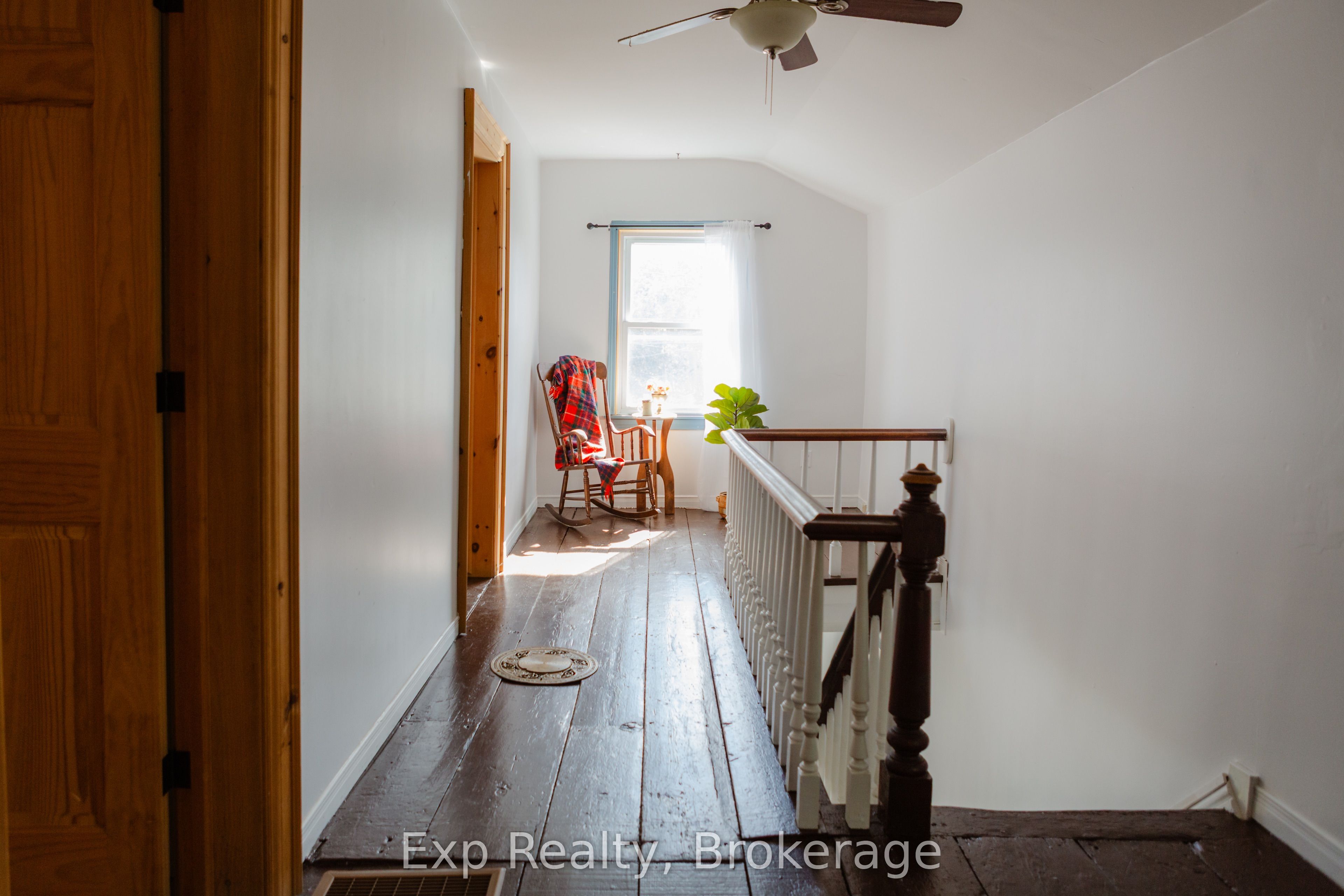 112 Front Street W Property Photo 31