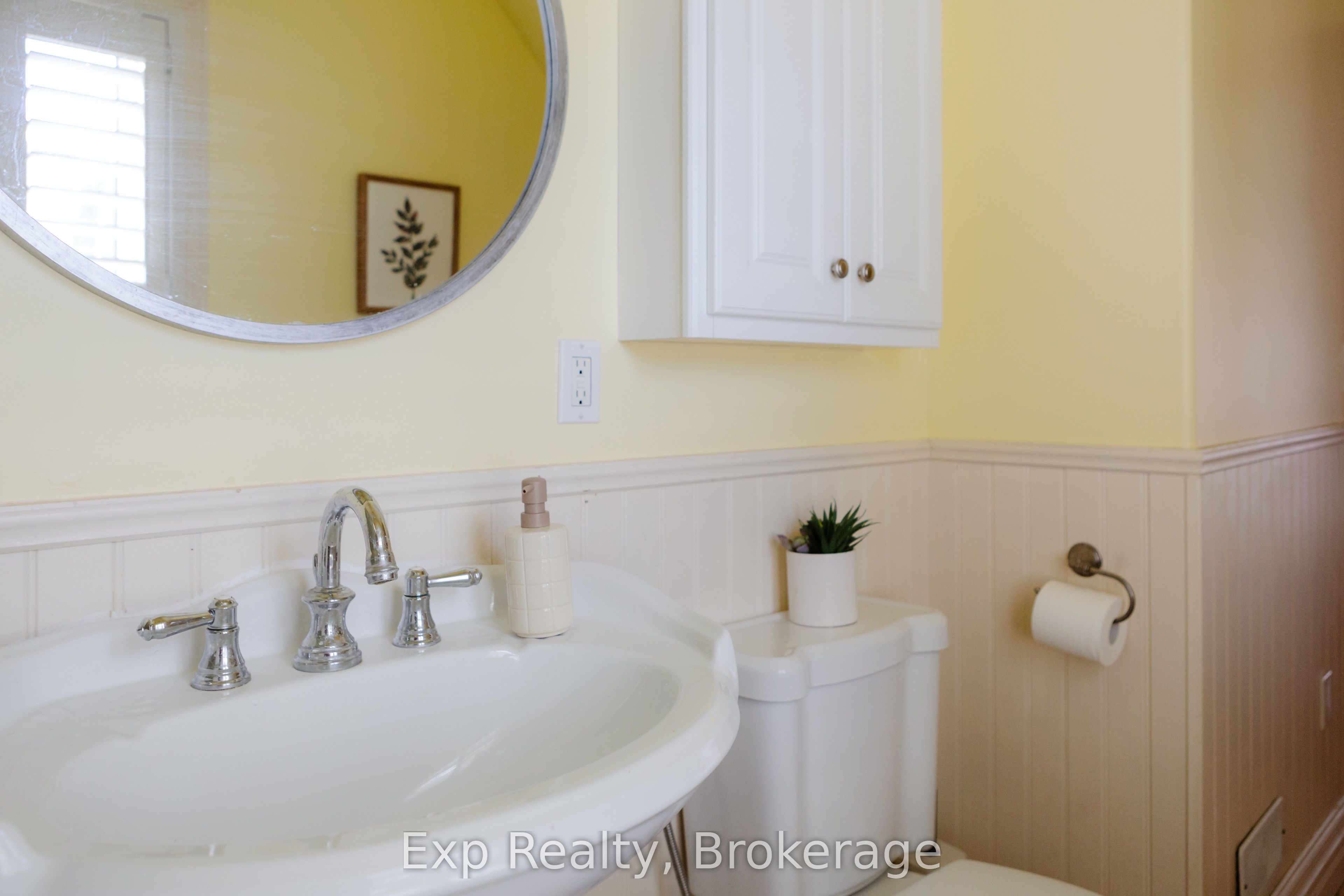 112 Front Street W Property Photo 33