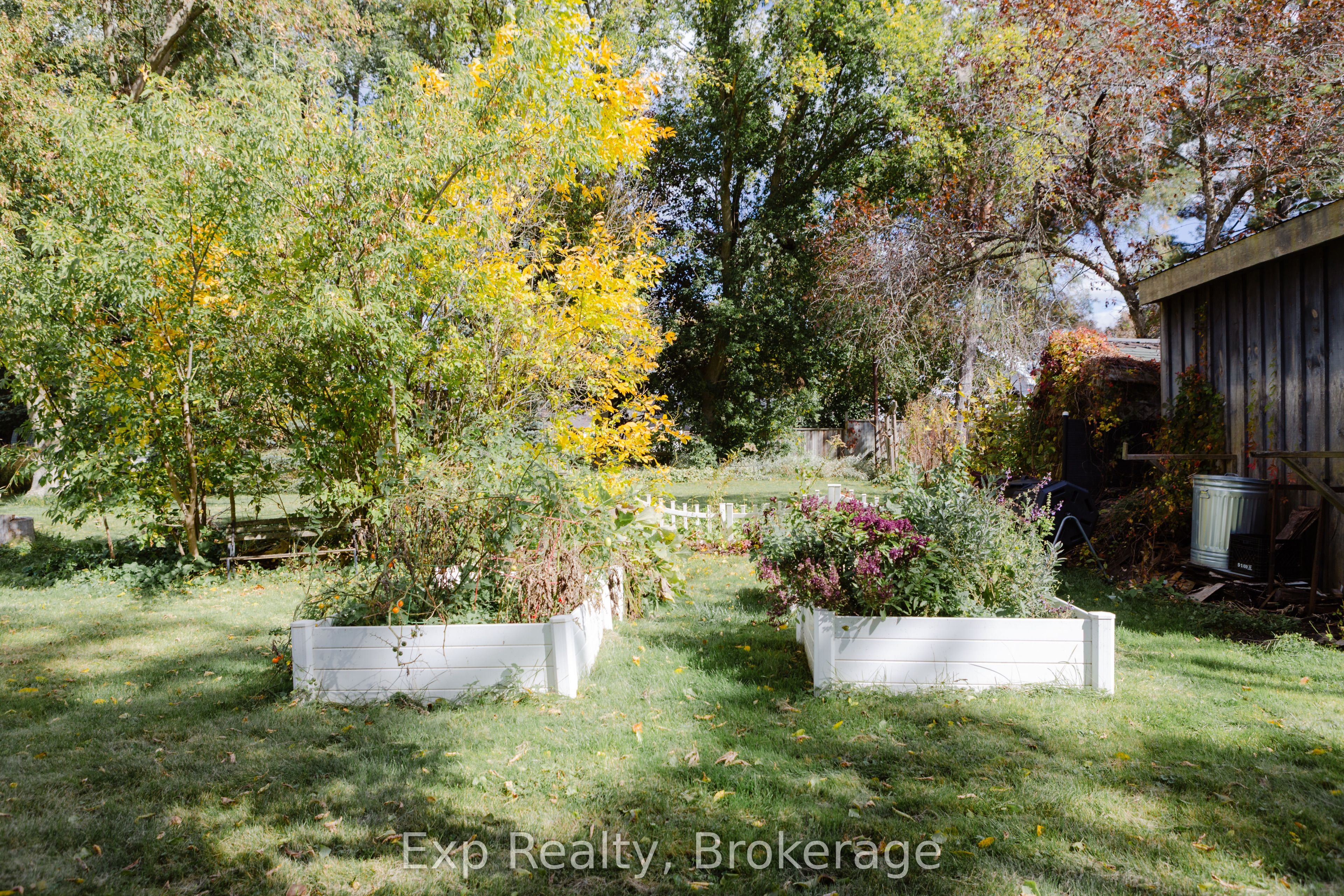 112 Front Street W Property Photo 38