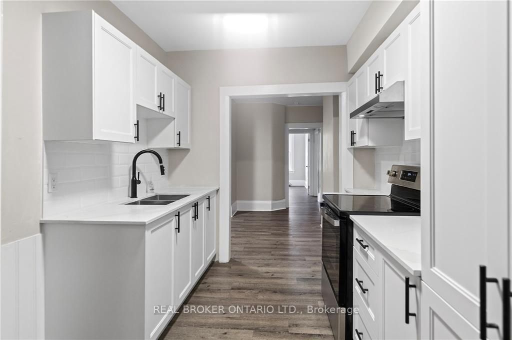 94 King Street W Property Photo 7