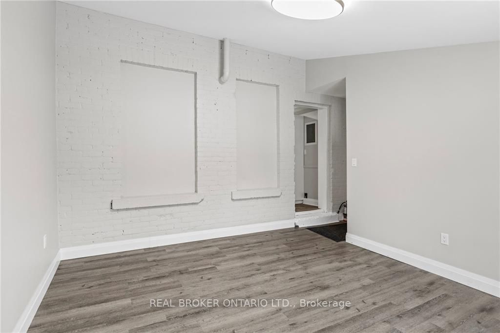 94 King Street W Property Photo 9