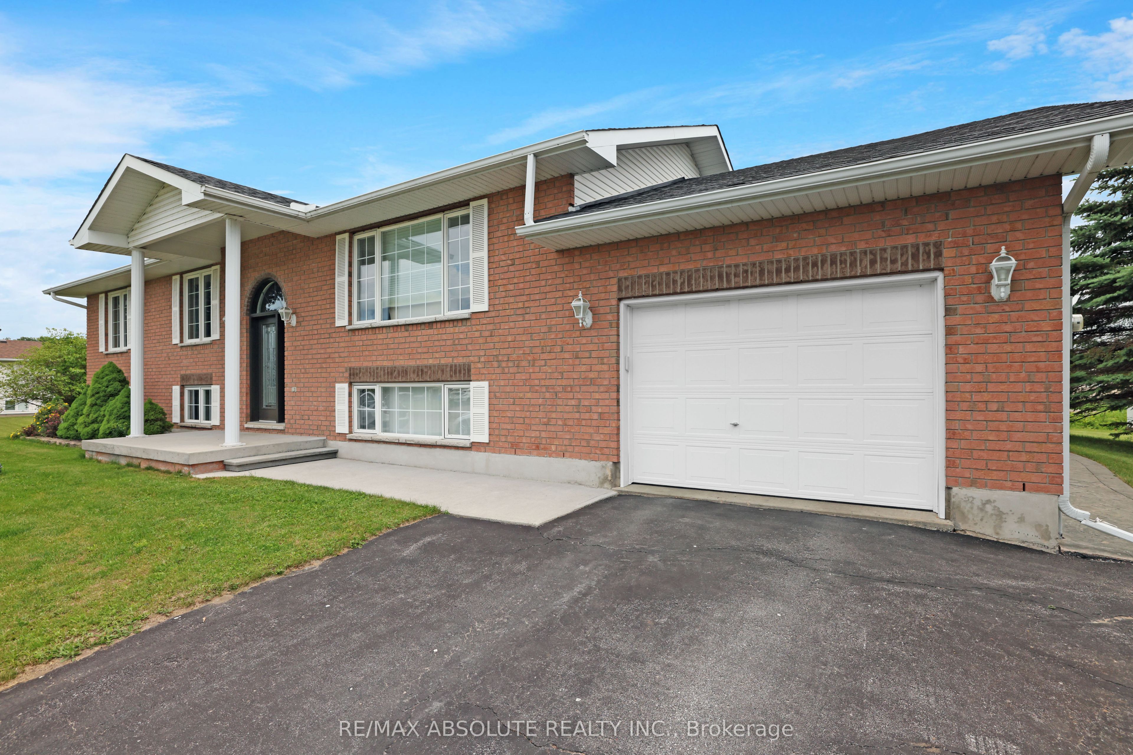 14 Riley Crescent Property Photo 2