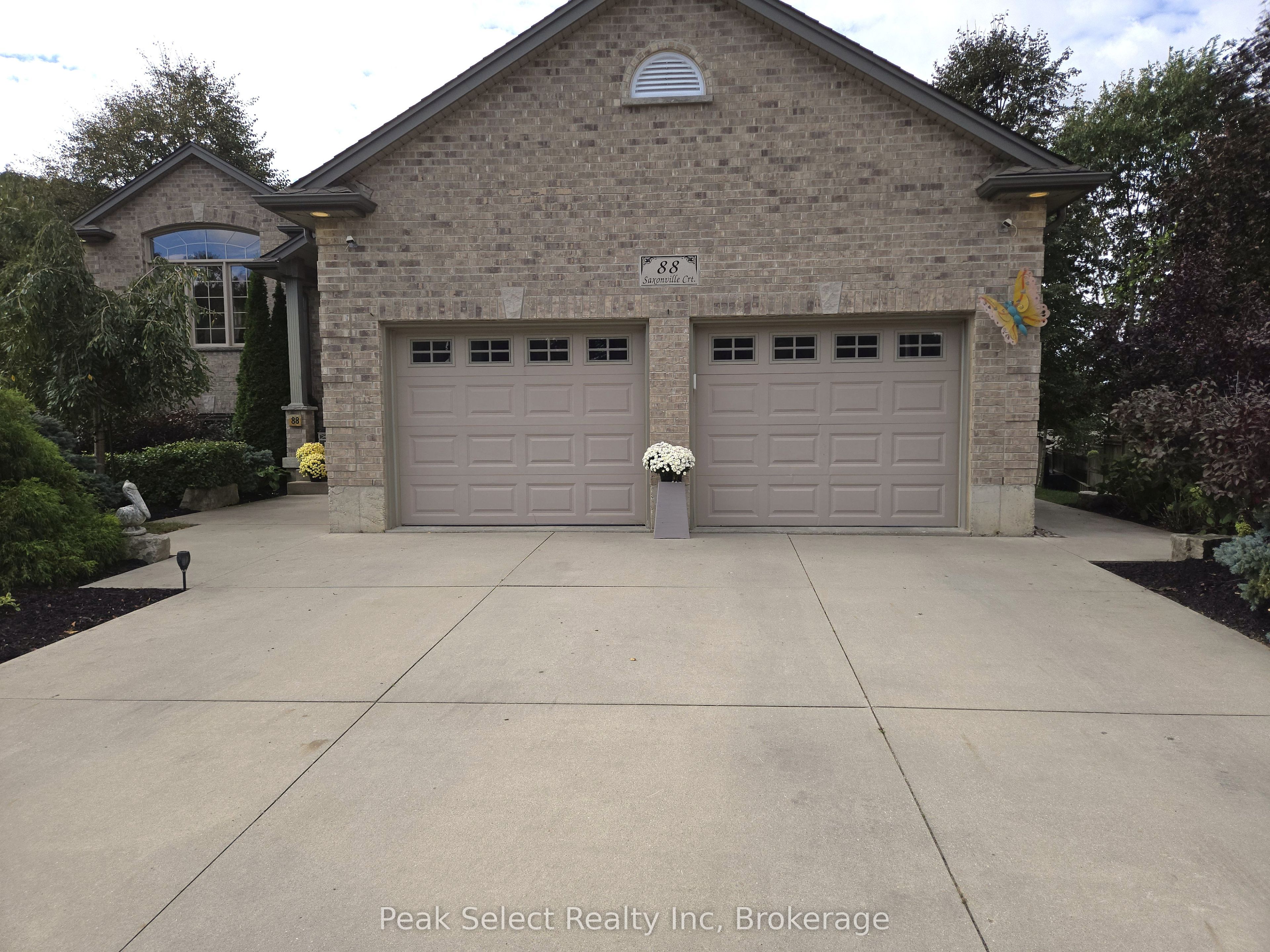 88 Saxonville Court Property Photo 5