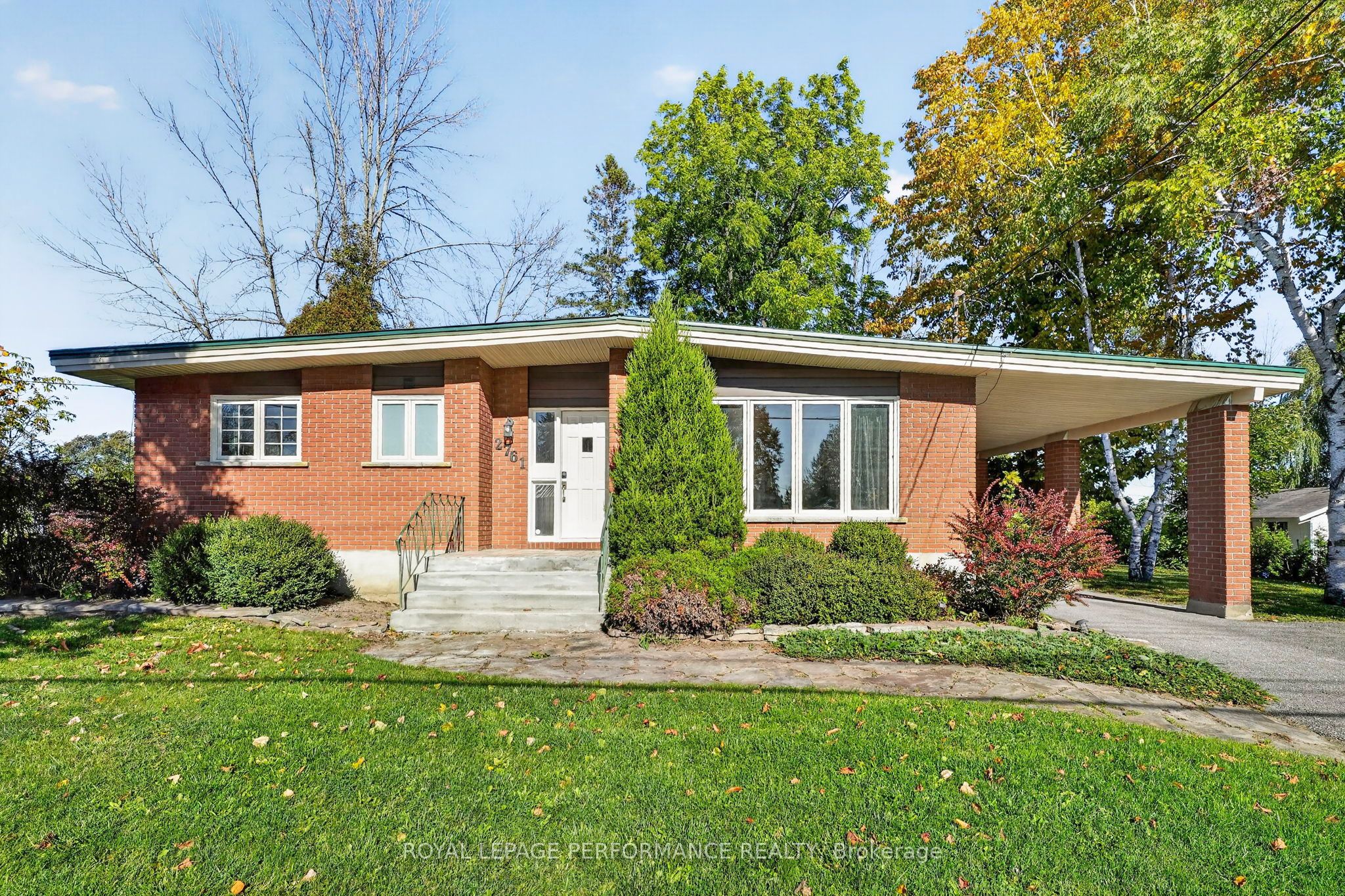 2761 Ross Avenue Property Photo 2