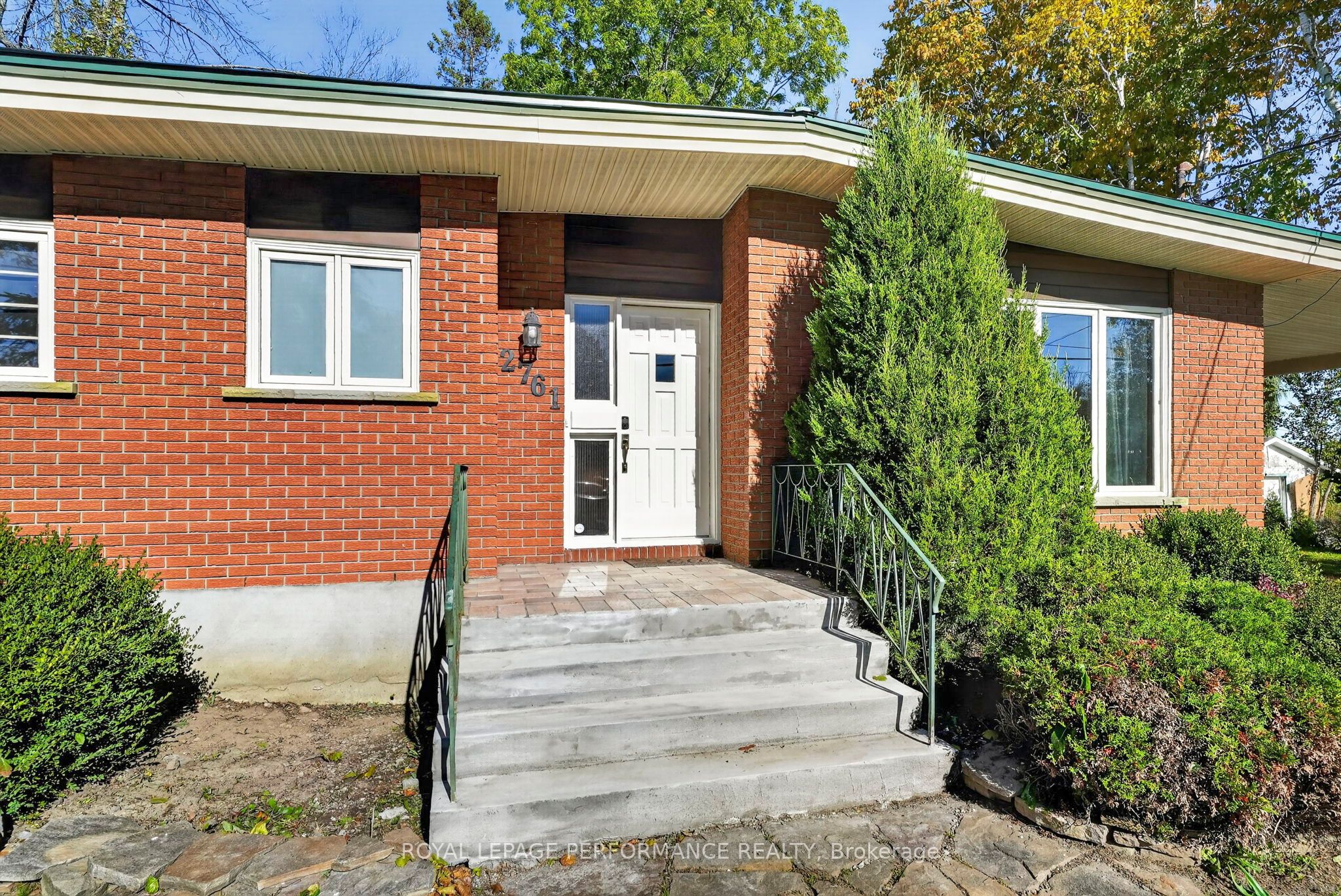 2761 Ross Avenue Property Photo 4