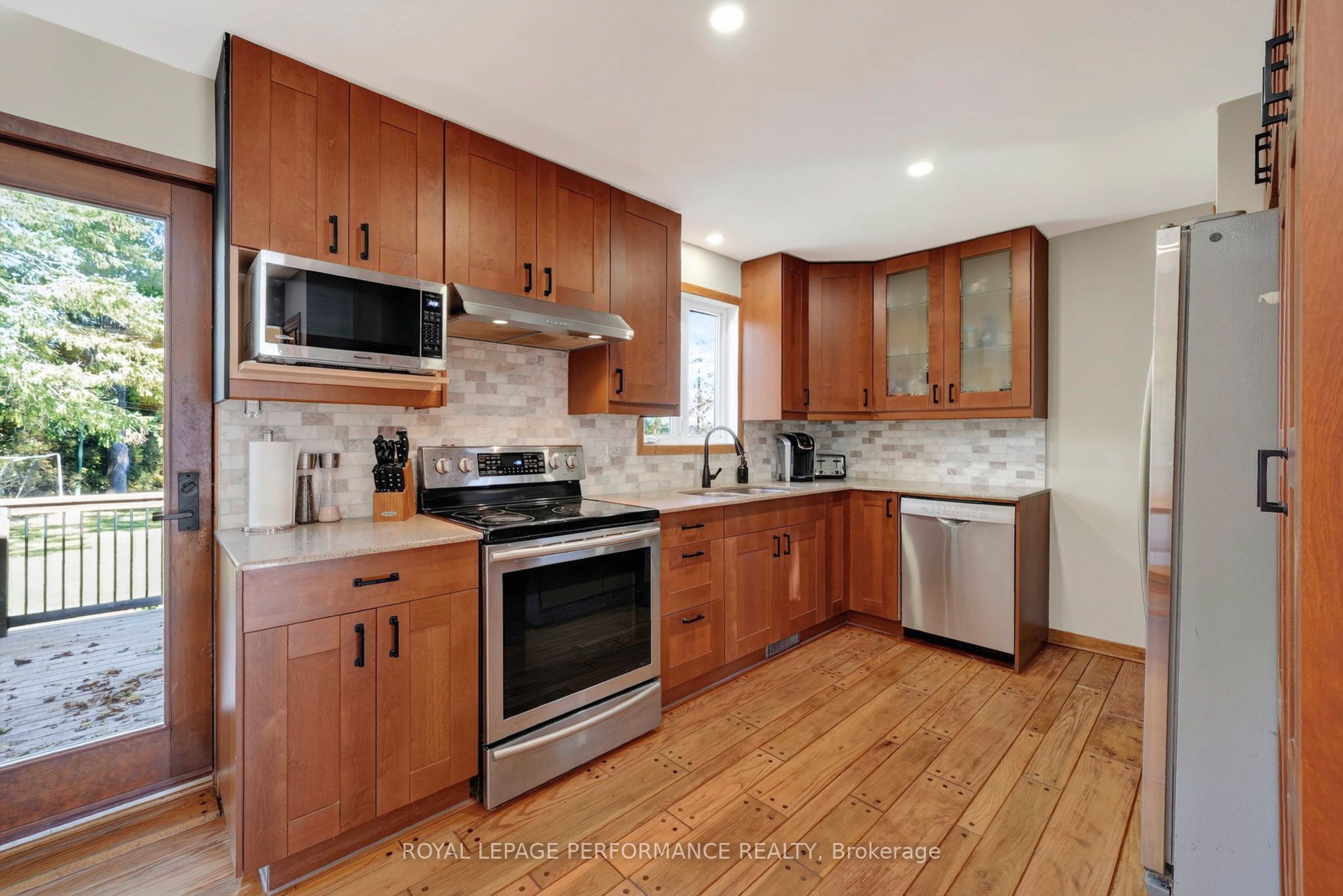 2761 Ross Avenue Property Photo 6