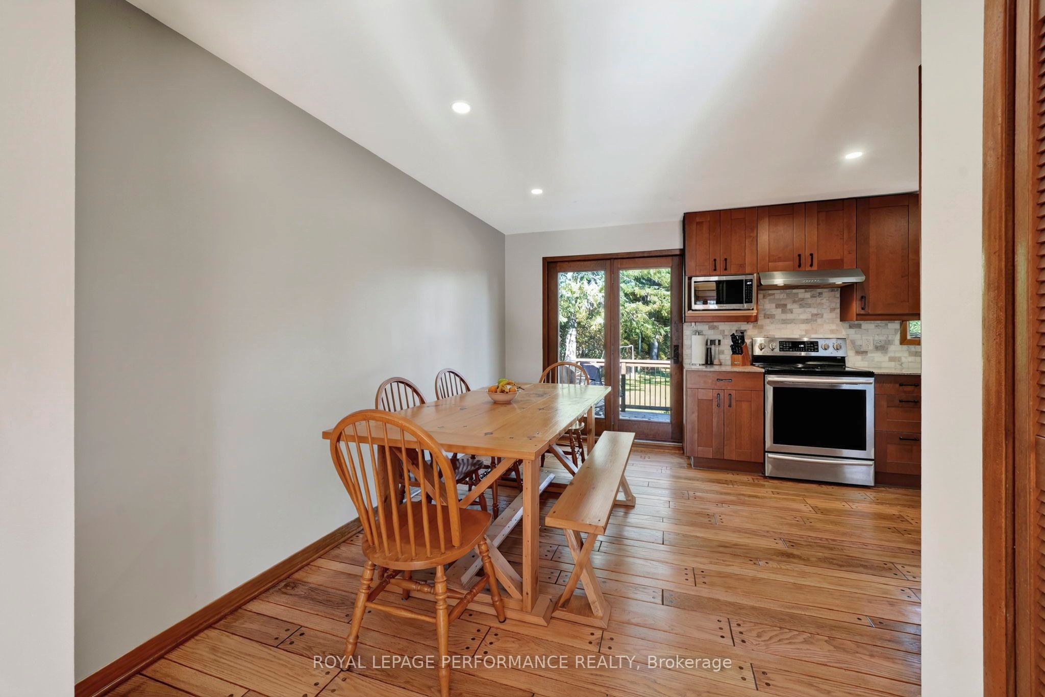 2761 Ross Avenue Property Photo 9
