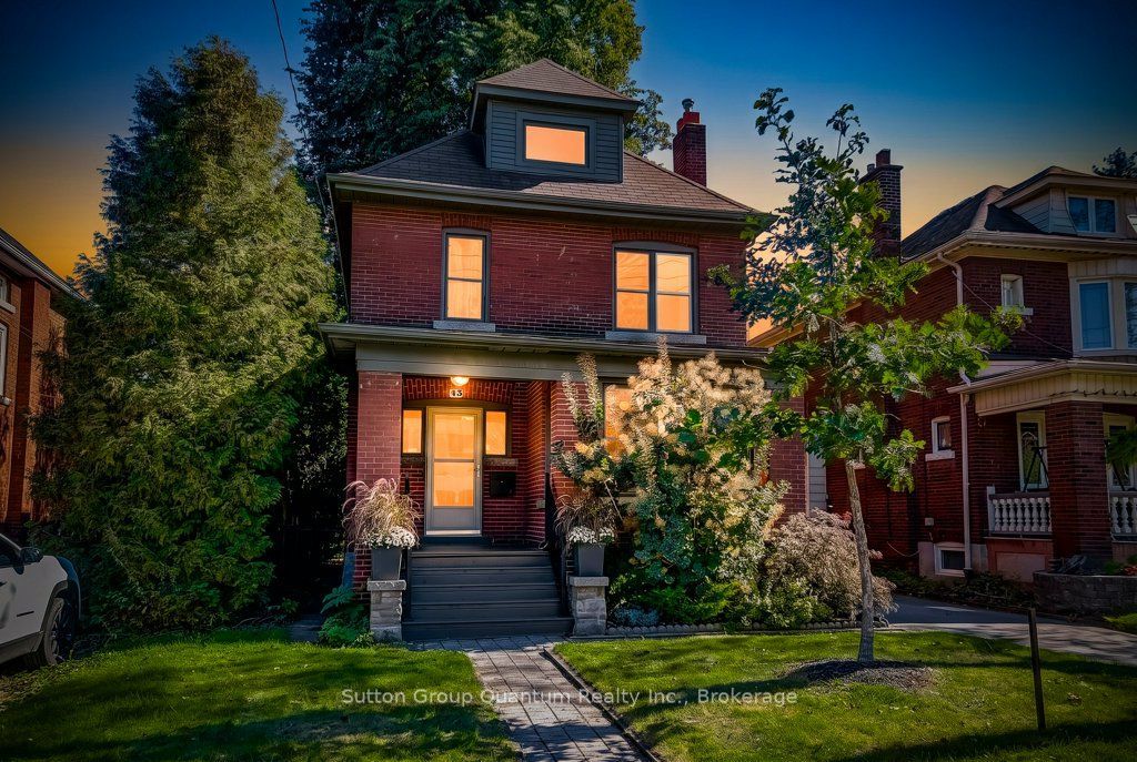 43 Rosslyn Avenue S Property Photo 1