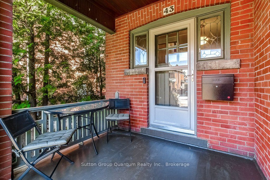 43 Rosslyn Avenue S Property Photo 7