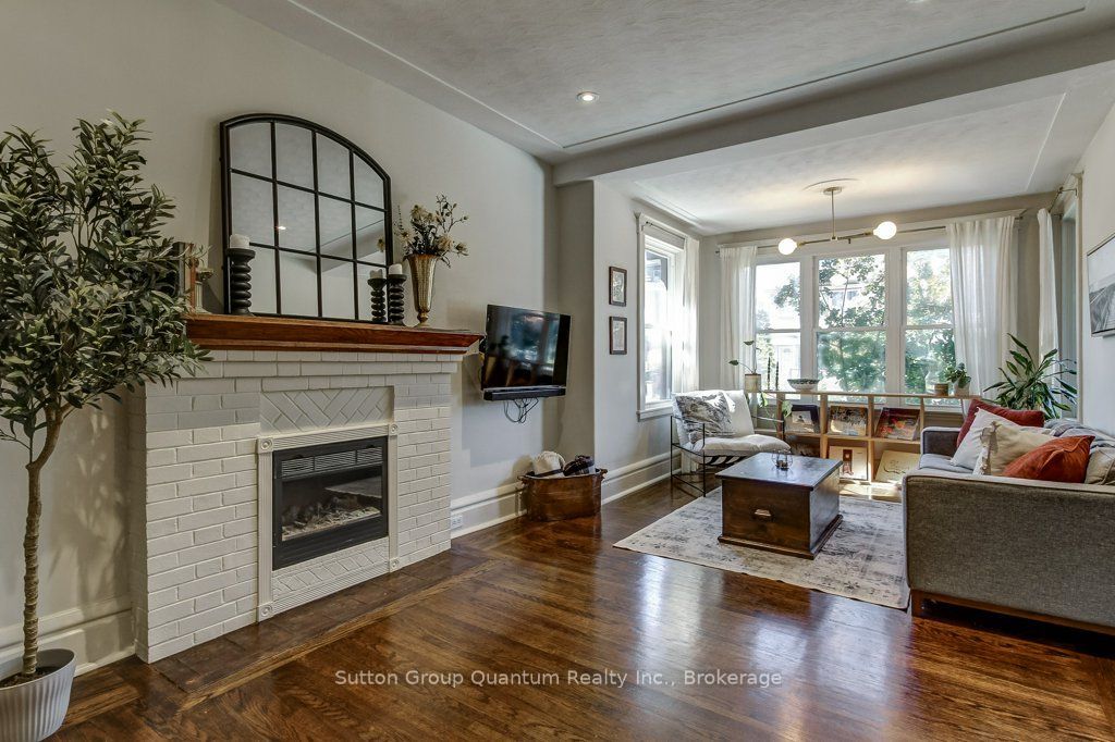 43 Rosslyn Avenue S Property Photo 11