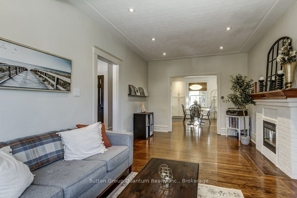 43 Rosslyn Avenue S Property Photo 14