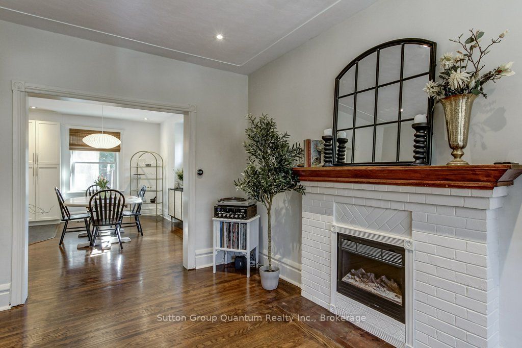 43 Rosslyn Avenue S Property Photo 15