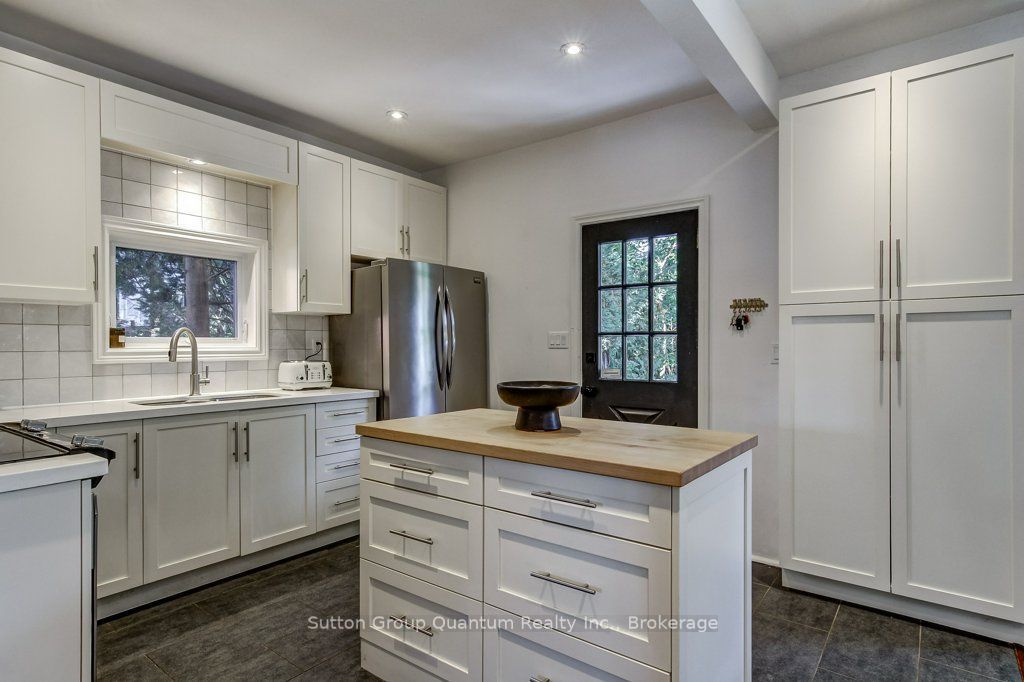 43 Rosslyn Avenue S Property Photo 19