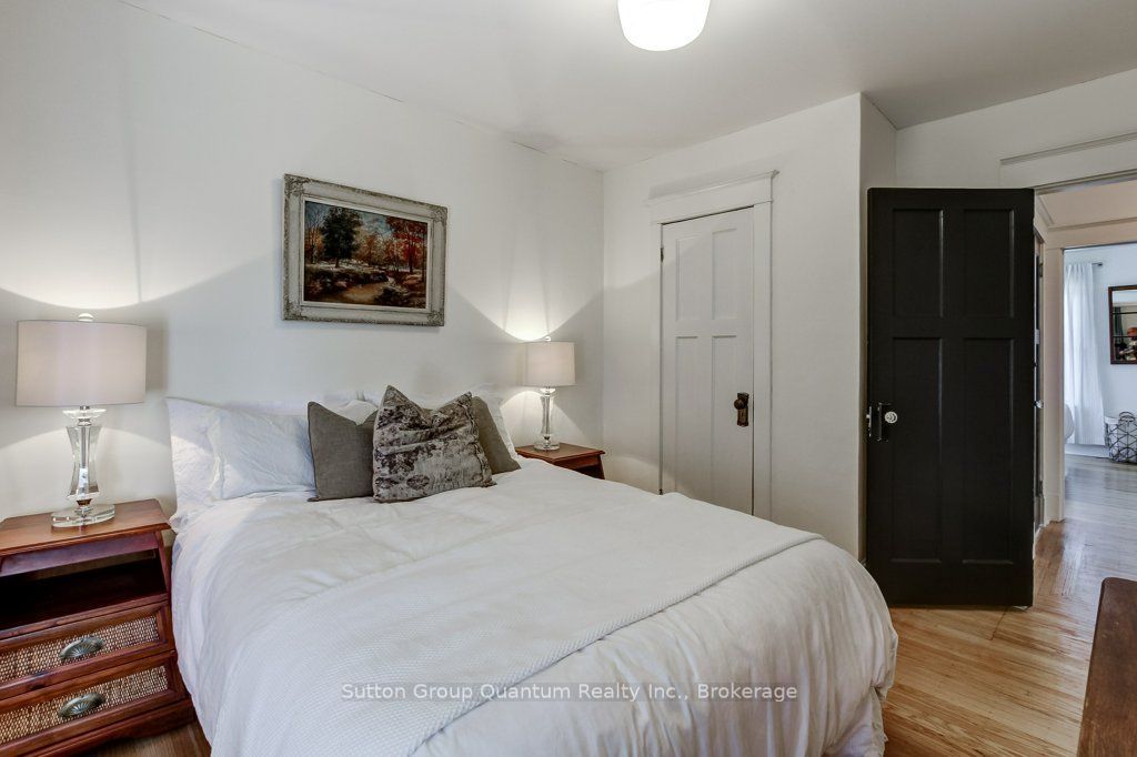 43 Rosslyn Avenue S Property Photo 25