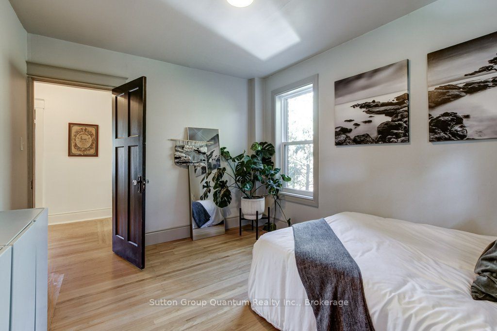 43 Rosslyn Avenue S Property Photo 26