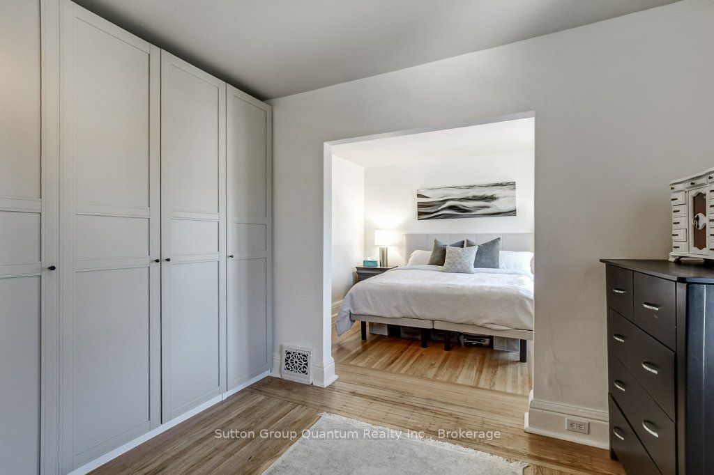 43 Rosslyn Avenue S Property Photo 32
