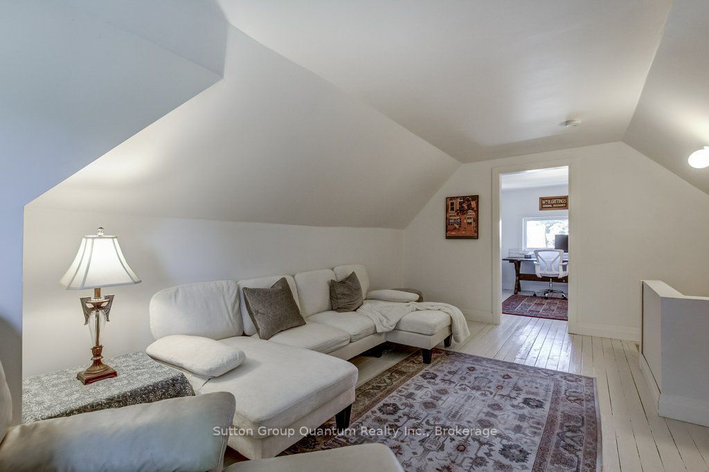 43 Rosslyn Avenue S Property Photo 38