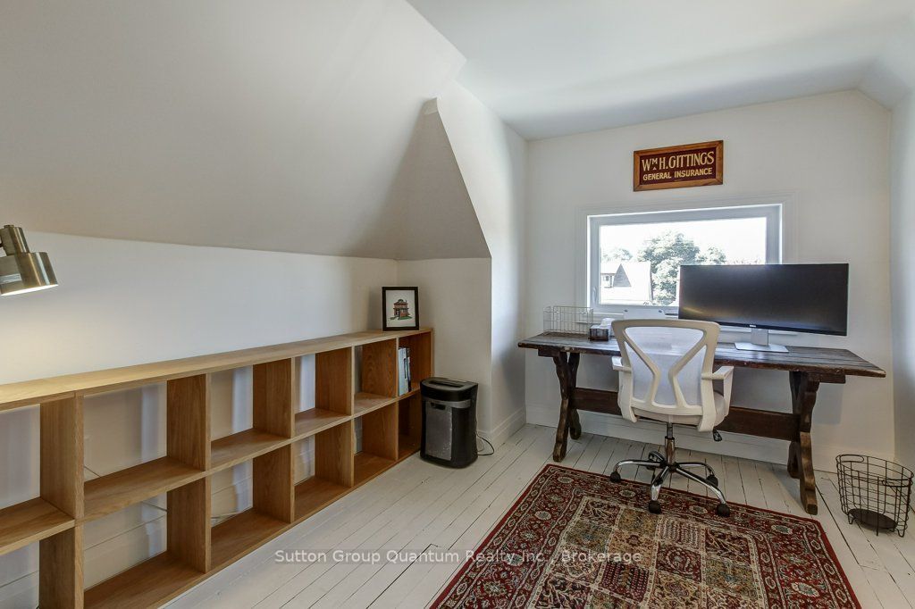 43 Rosslyn Avenue S Property Photo 39