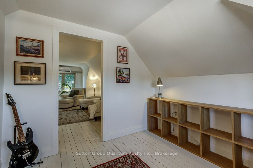 43 Rosslyn Avenue S Property Photo 41