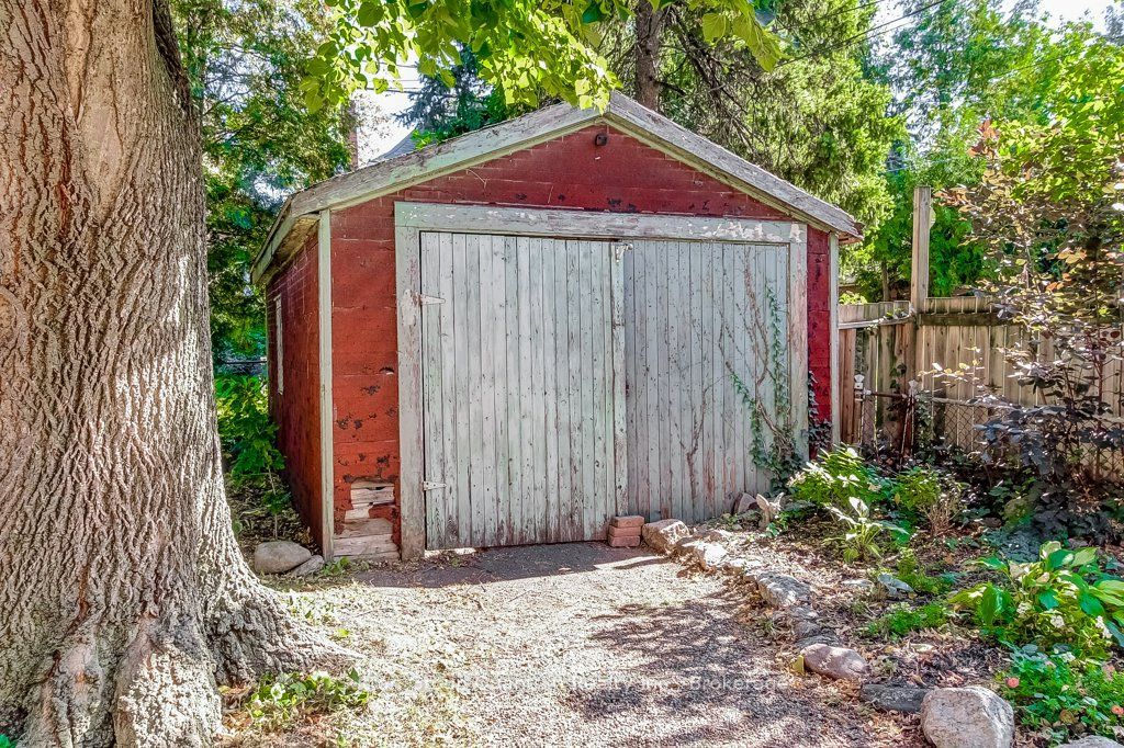 43 Rosslyn Avenue S Property Photo 49