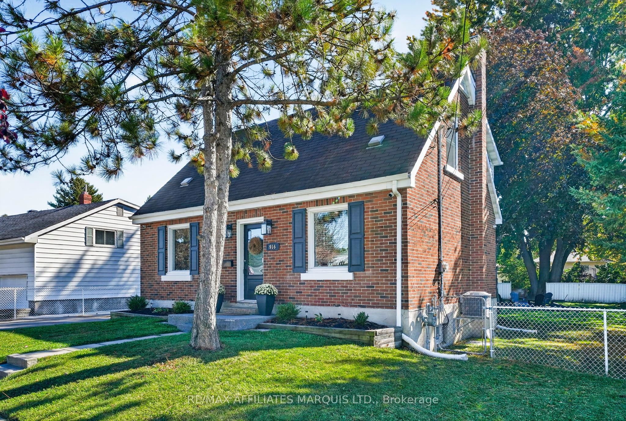 916 Leonard Avenue Property Photo 1