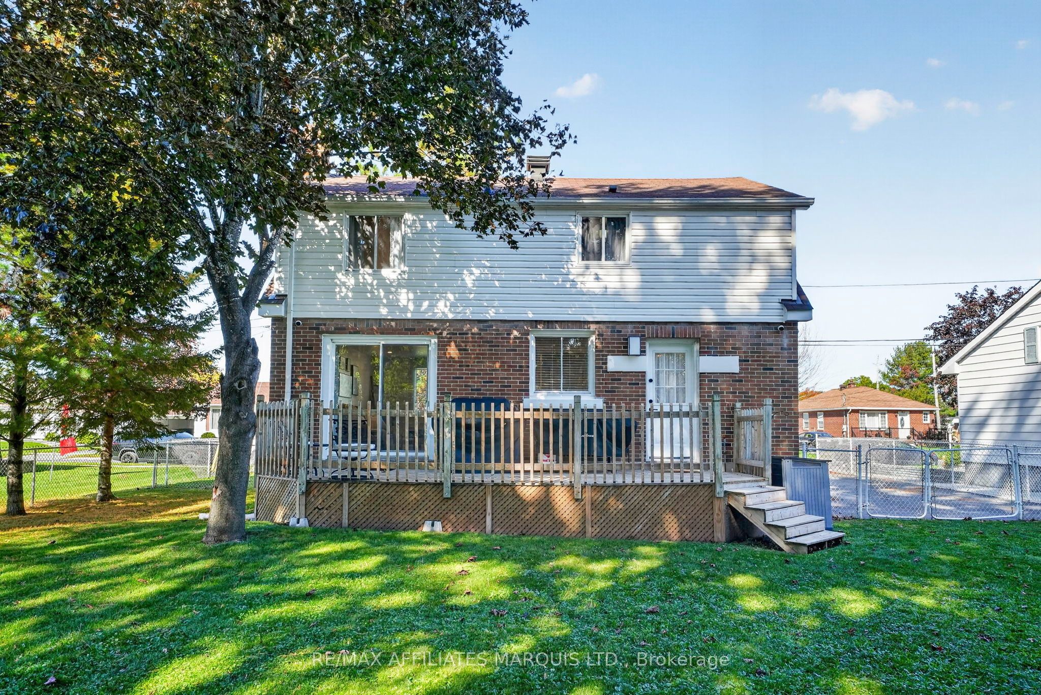 916 Leonard Avenue Property Photo 3