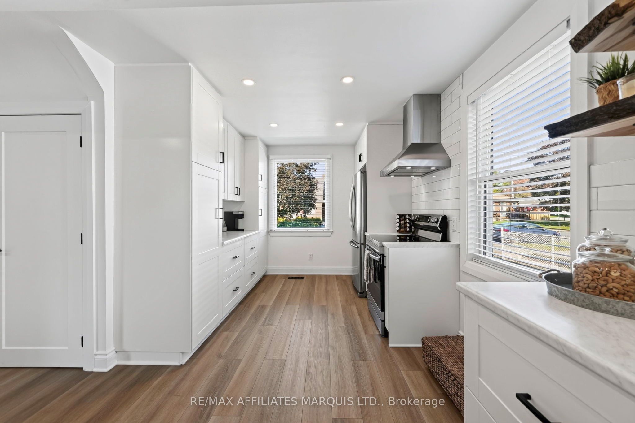 916 Leonard Avenue Property Photo 13
