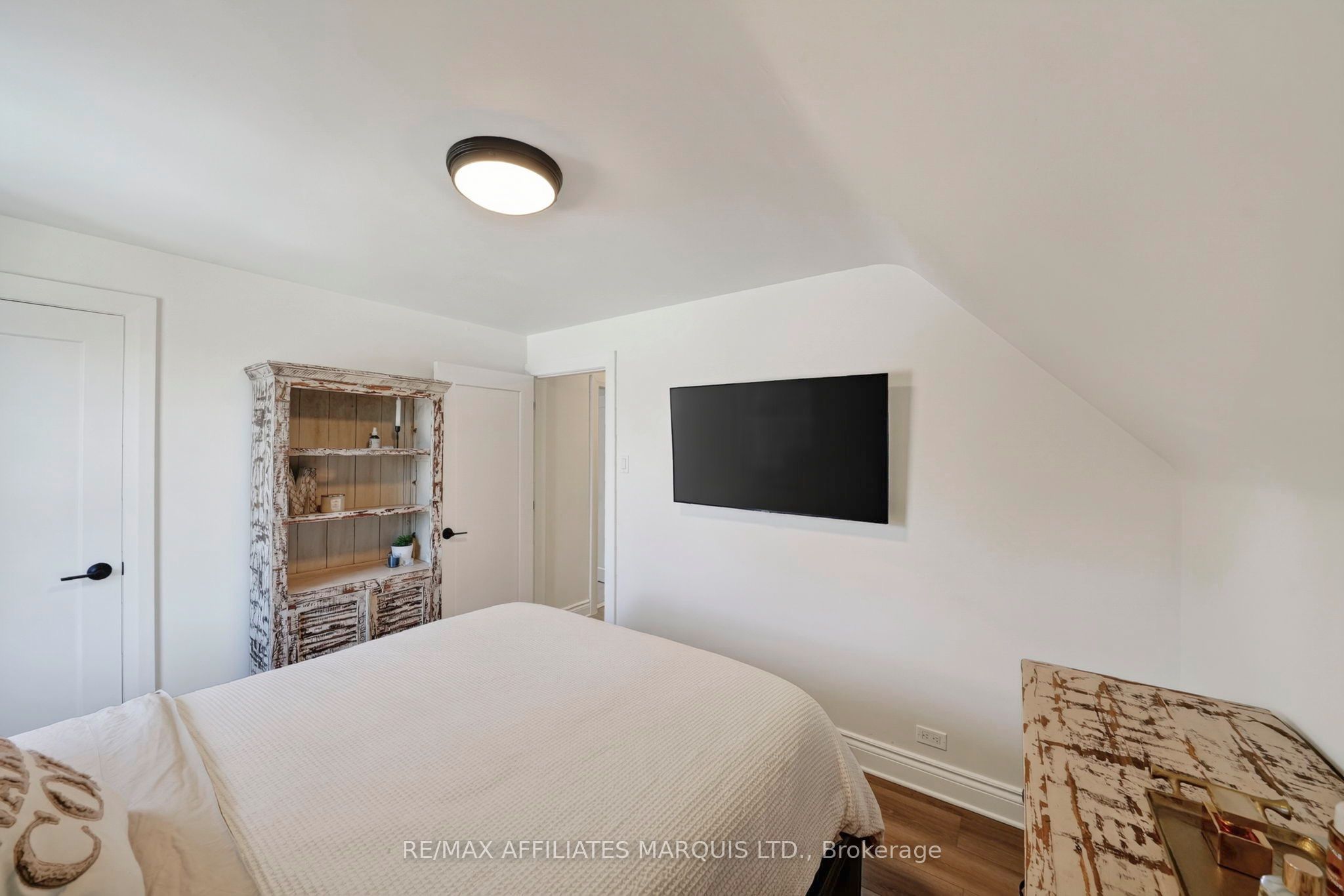 916 Leonard Avenue Property Photo 24