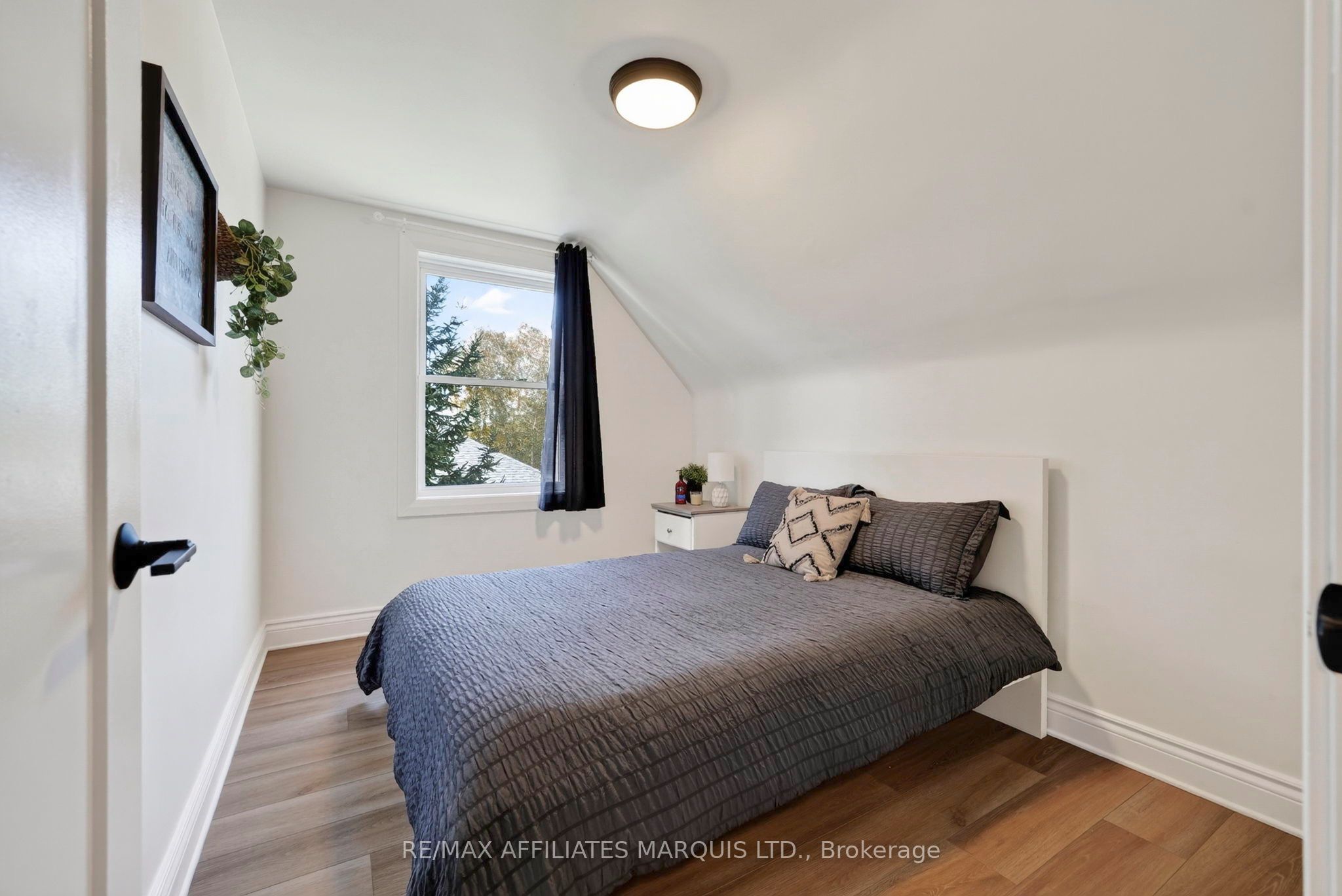 916 Leonard Avenue Property Photo 25