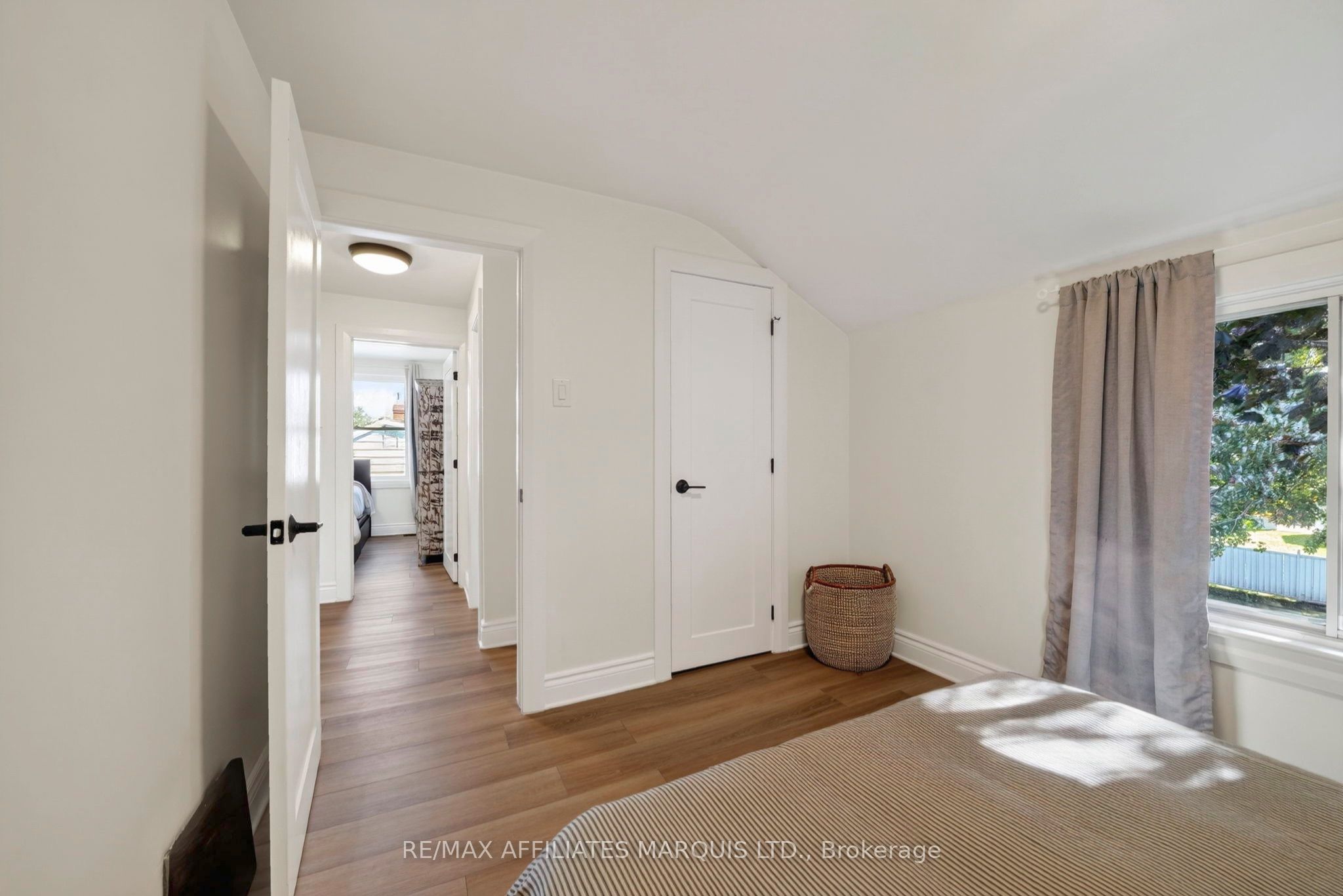 916 Leonard Avenue Property Photo 26